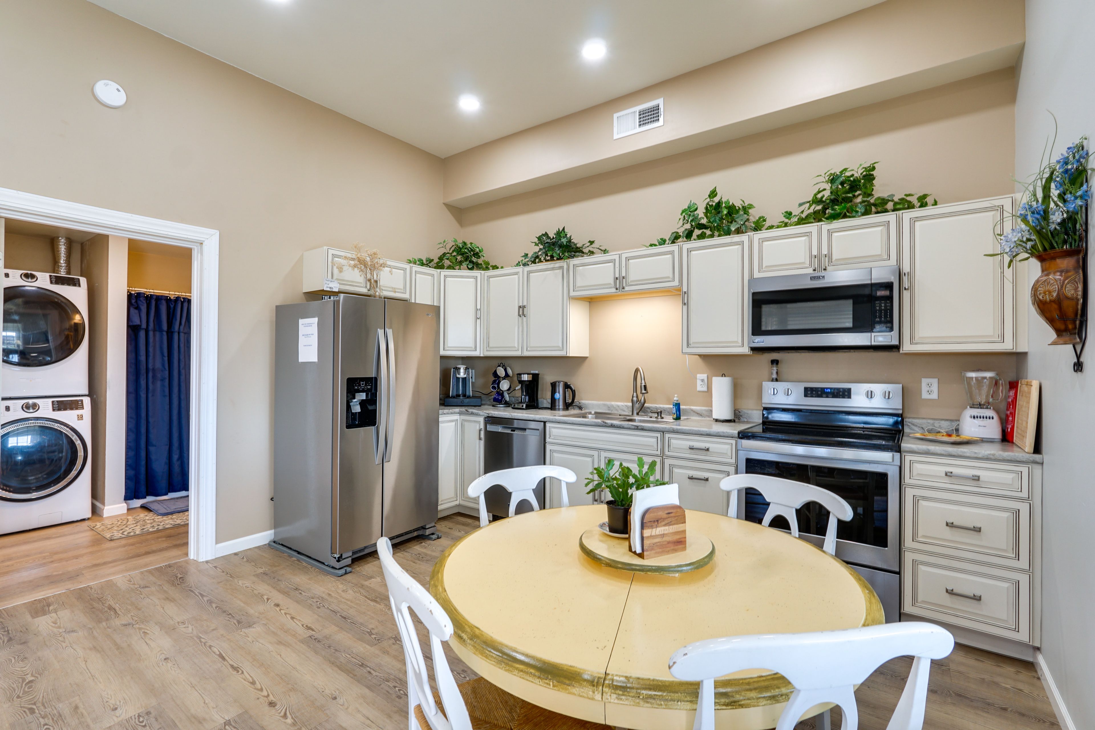Unit 4 - King Suite | Interior