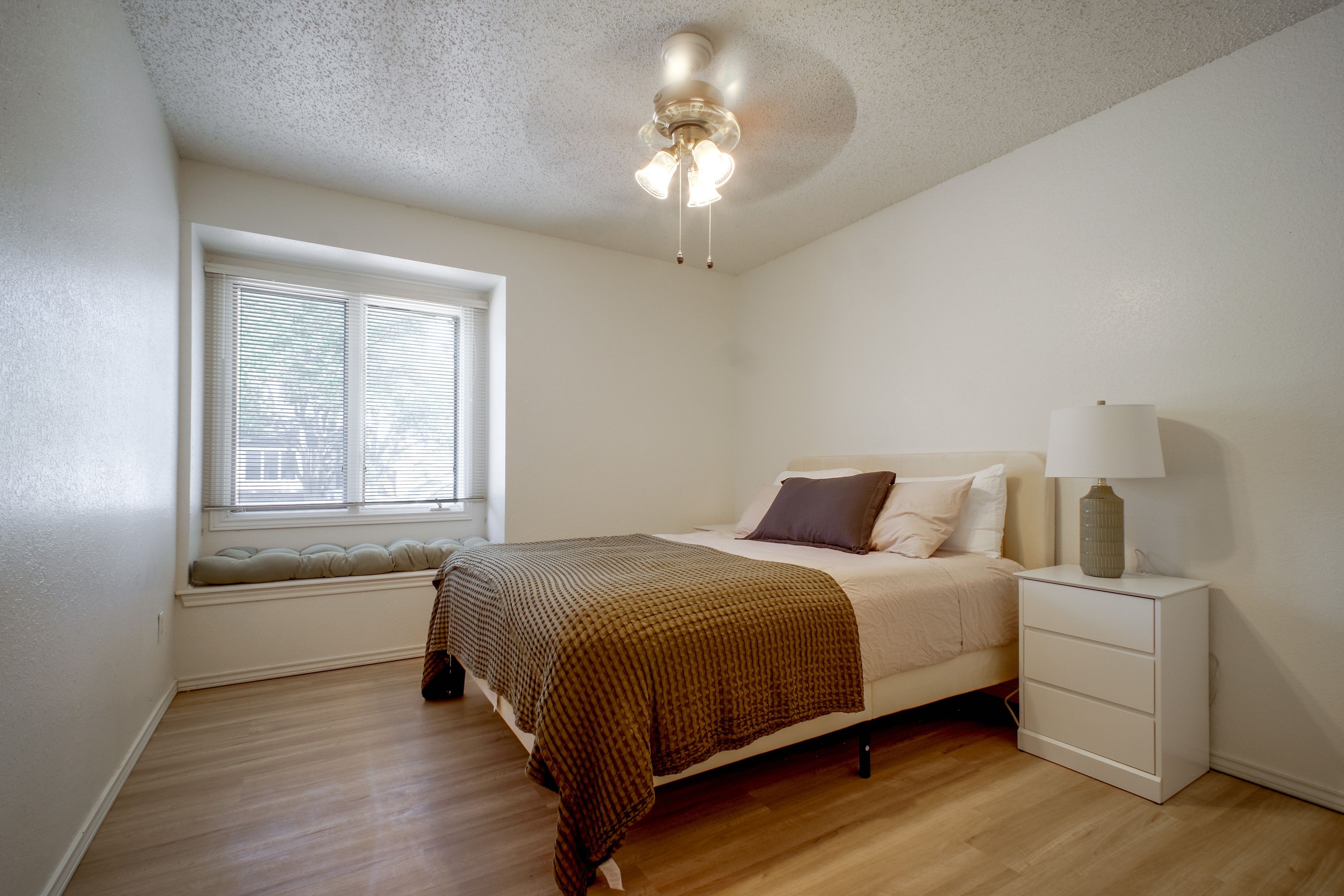 Bedroom 2 | Queen Bed