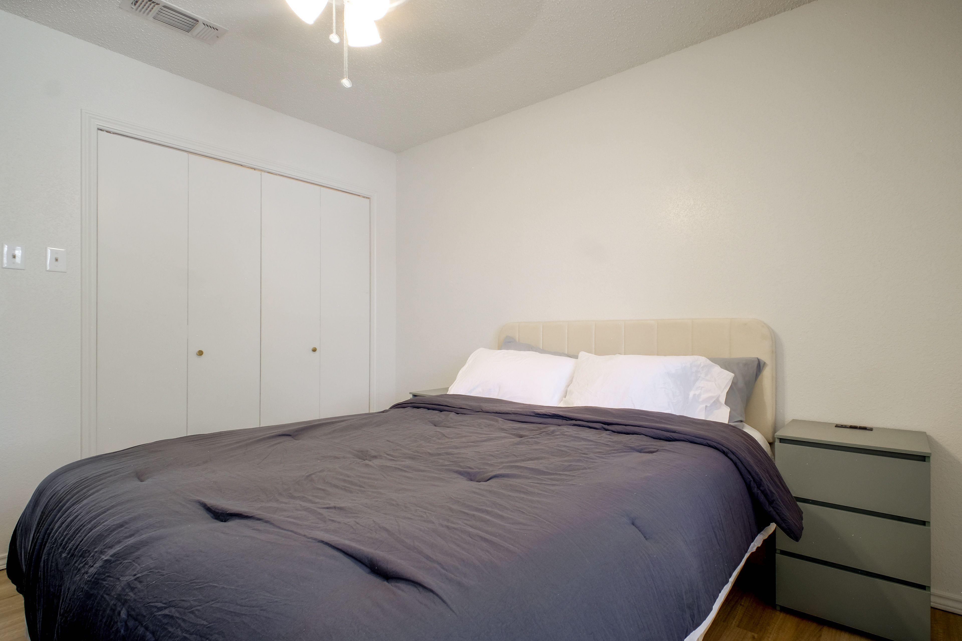 Bedroom 3 | Queen Bed