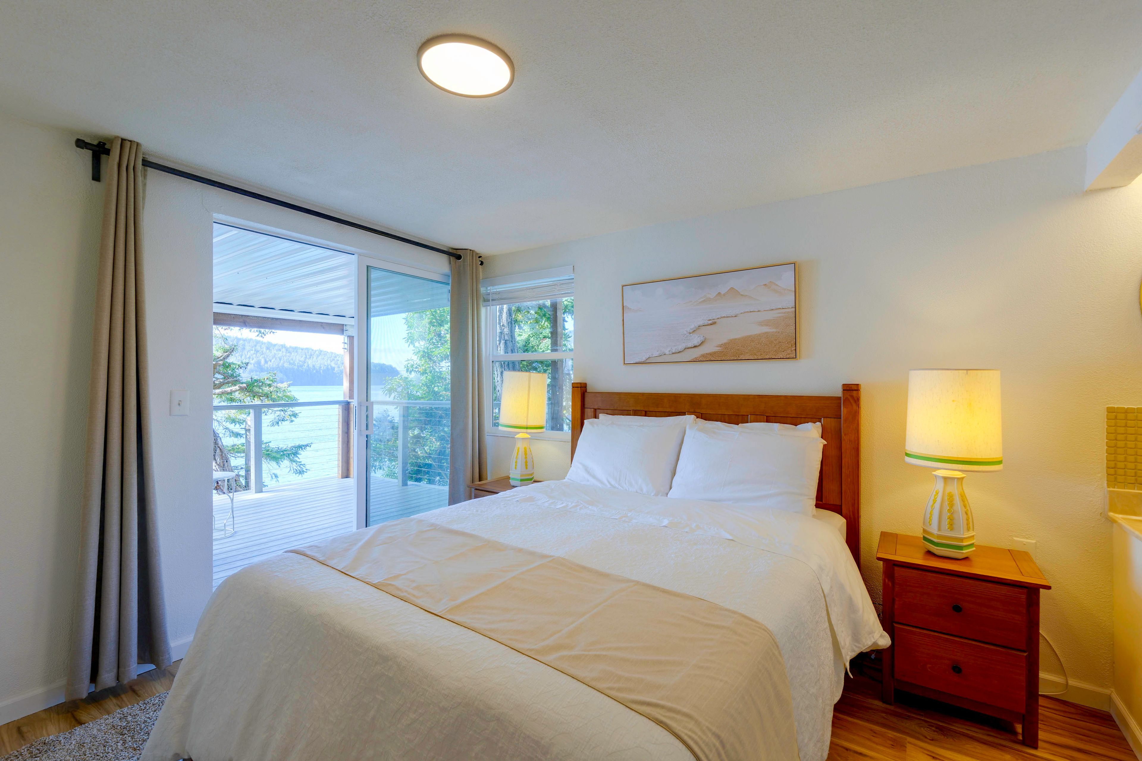 Bedroom 1 | Queen Bed