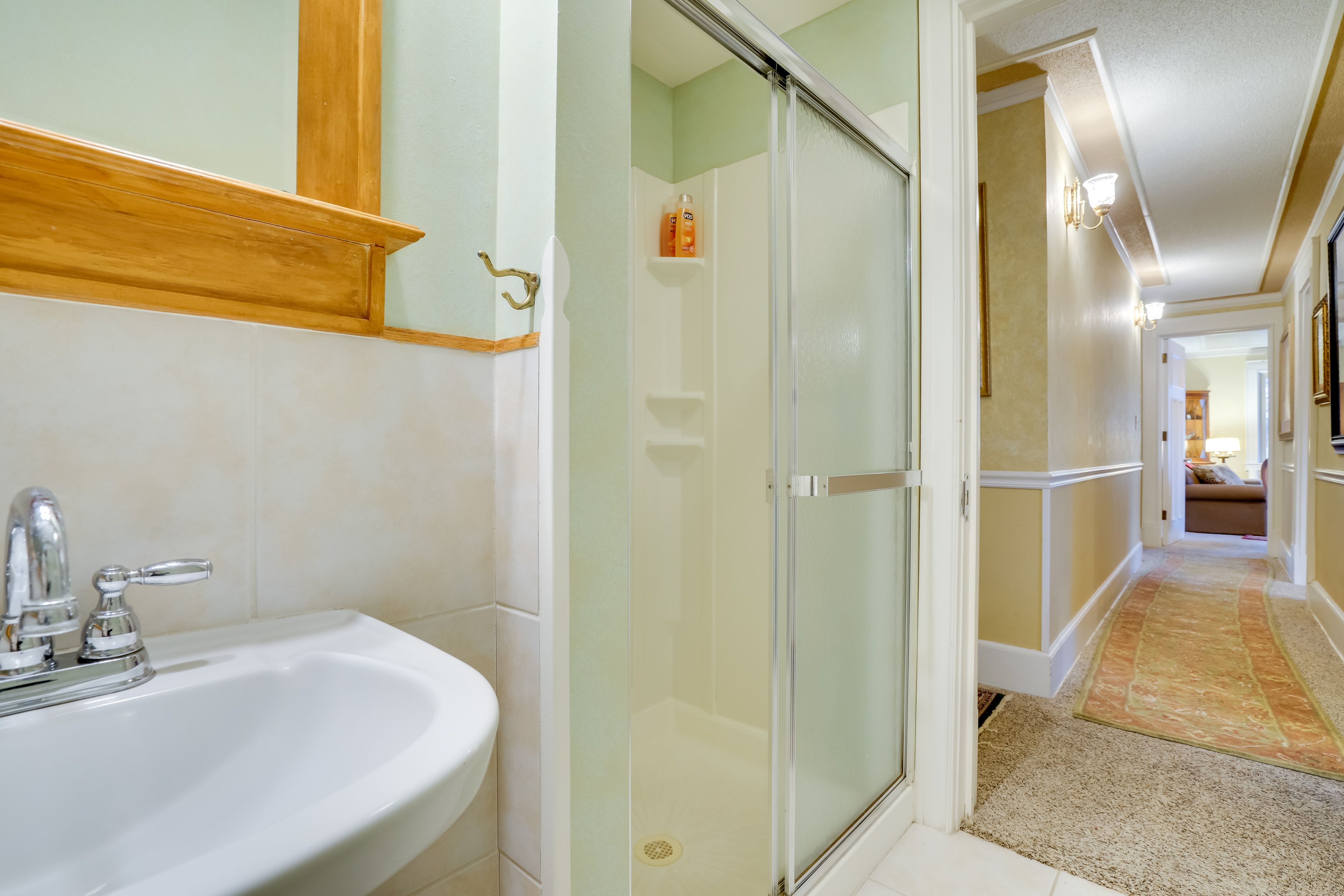 Bathroom | 2nd Floor