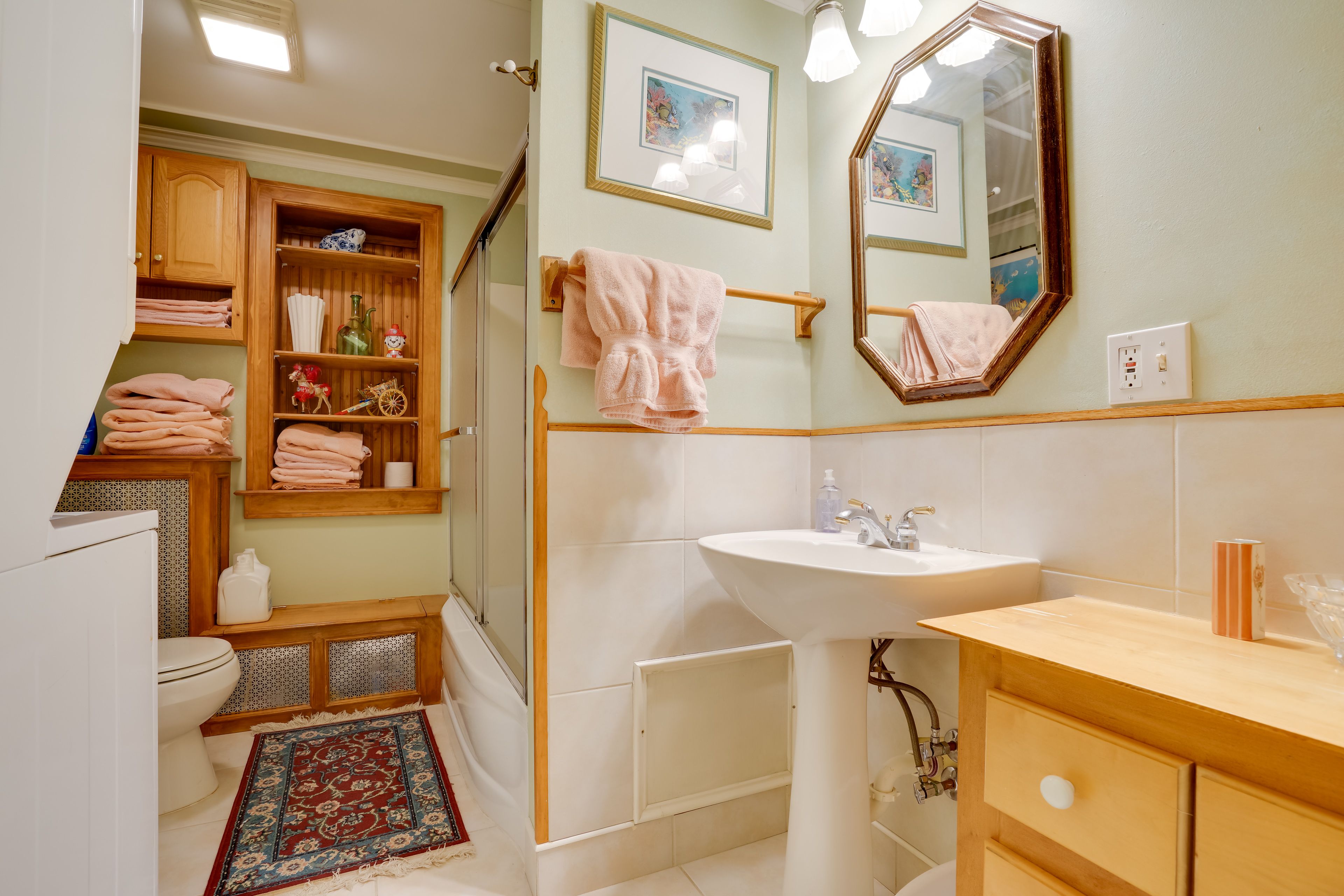 Bathroom | 2nd Floor
