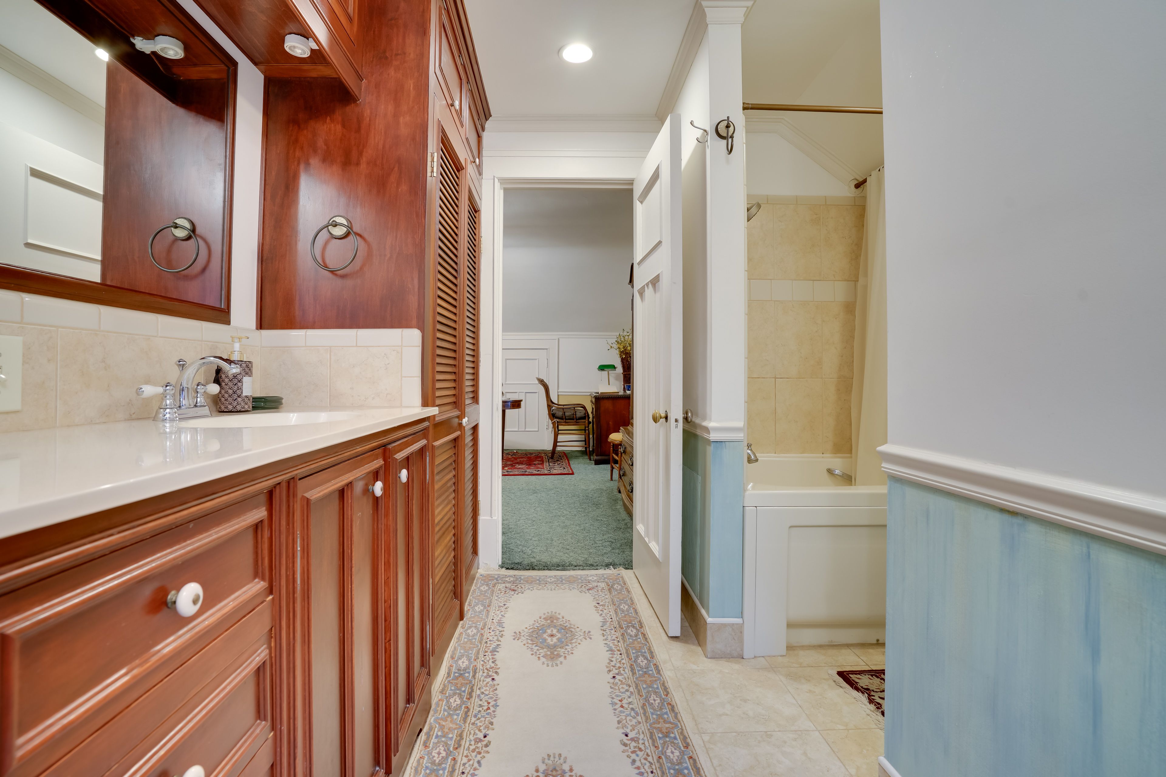 Bathroom | 3rd Floor