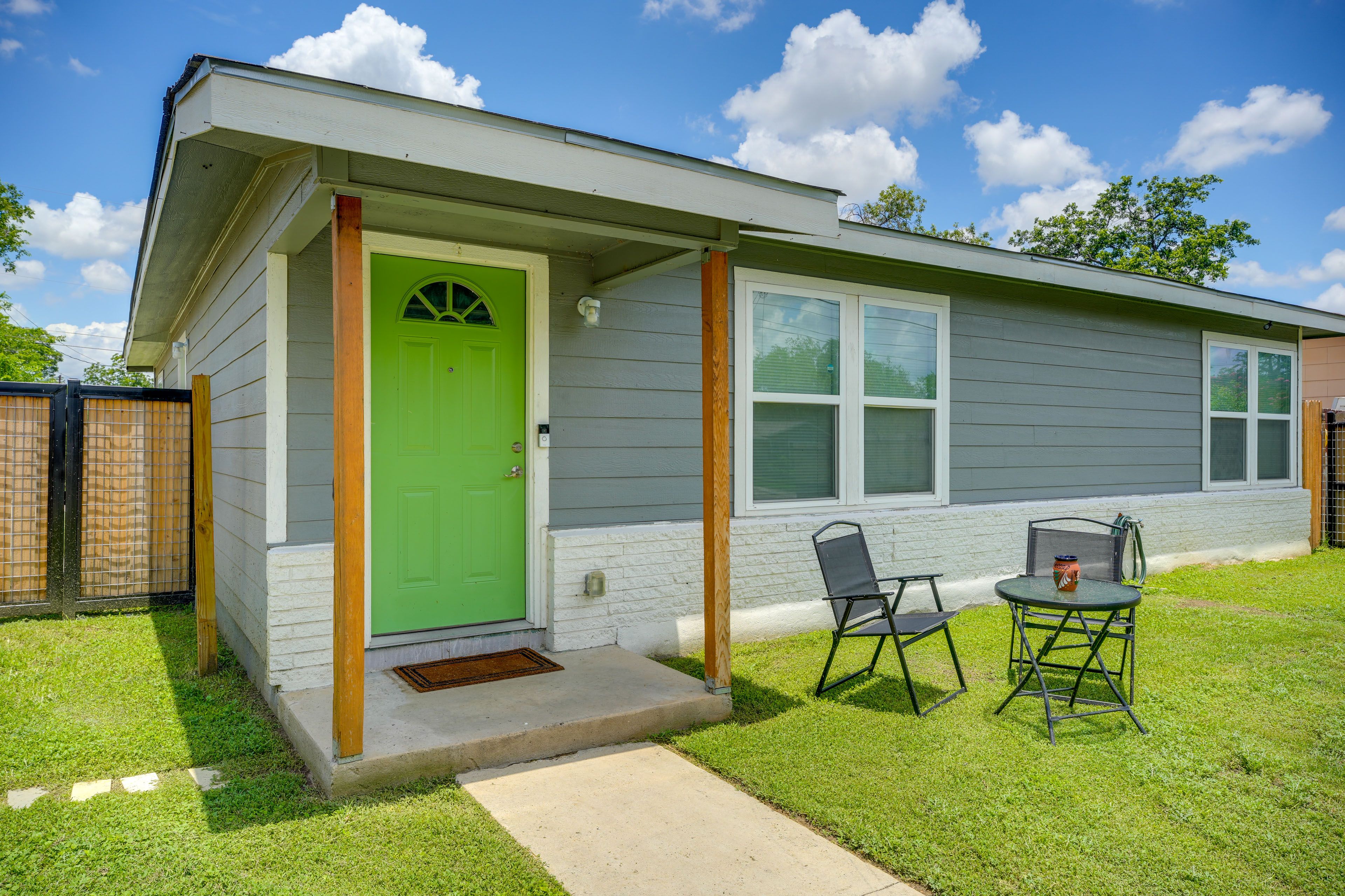 San Antonio Vacation Rental | 3BR | 2BA | 864 Sq Ft