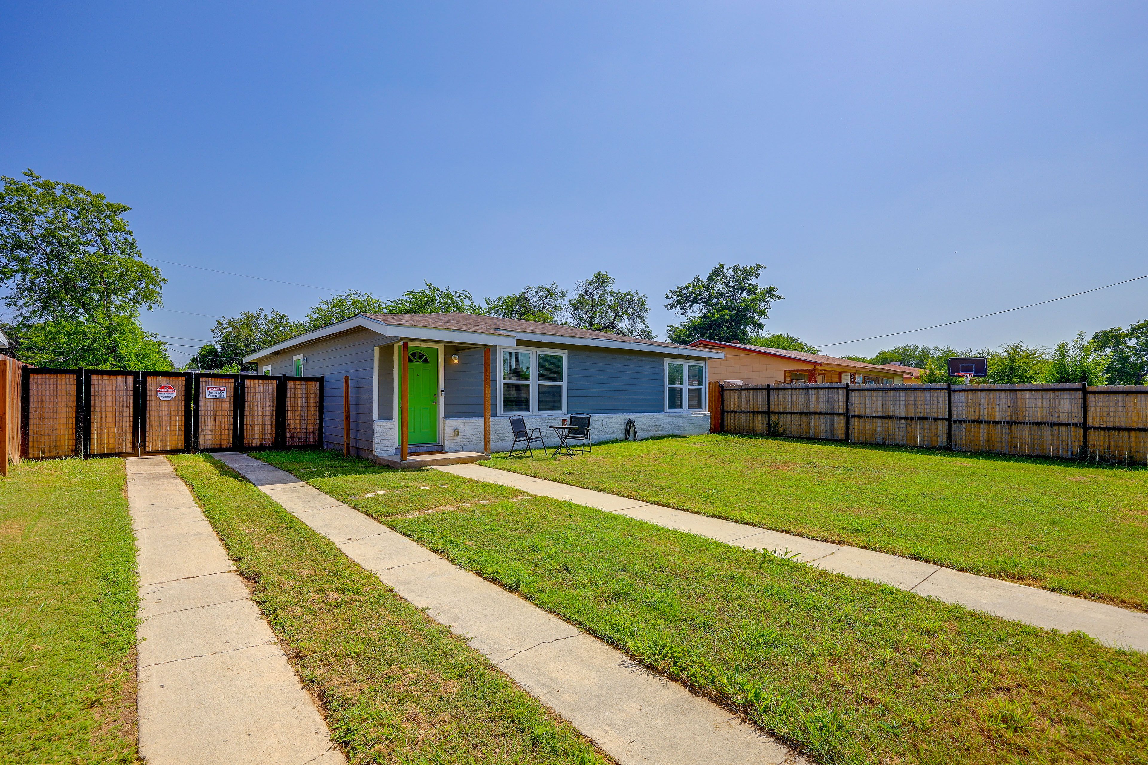 San Antonio Vacation Rental | 3BR | 2BA | 864 Sq Ft