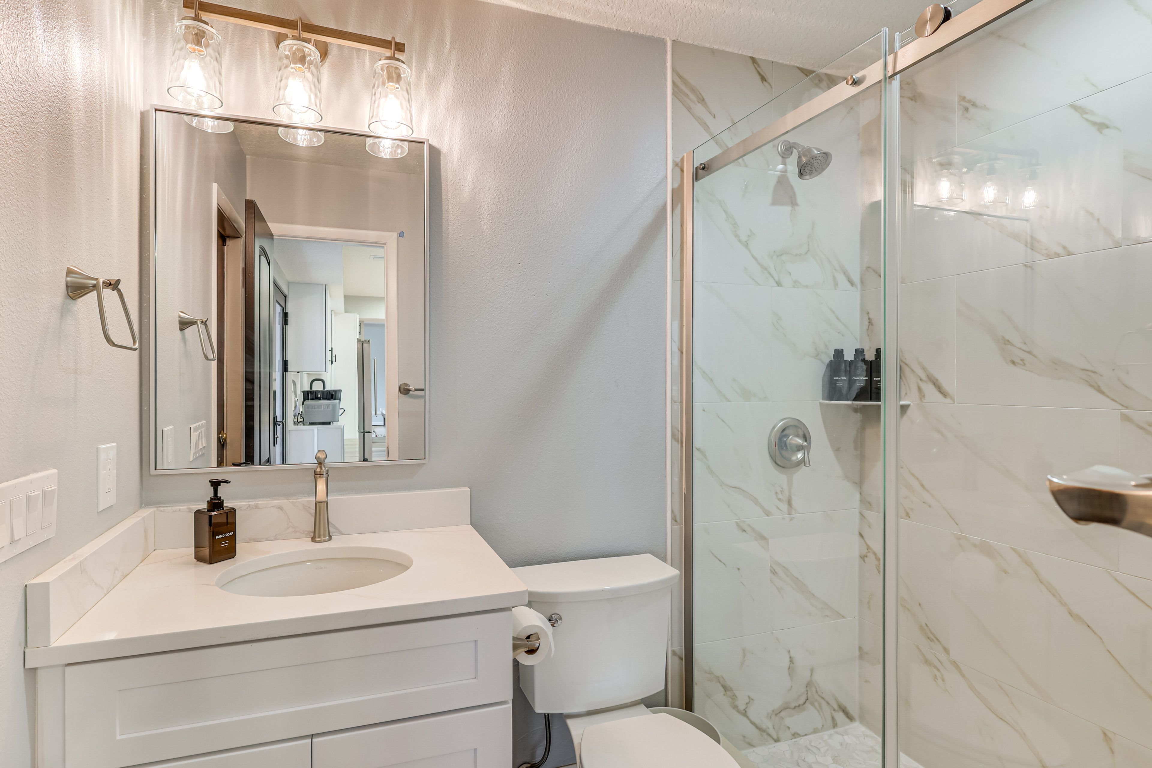 Full Bathroom | 1st Floor