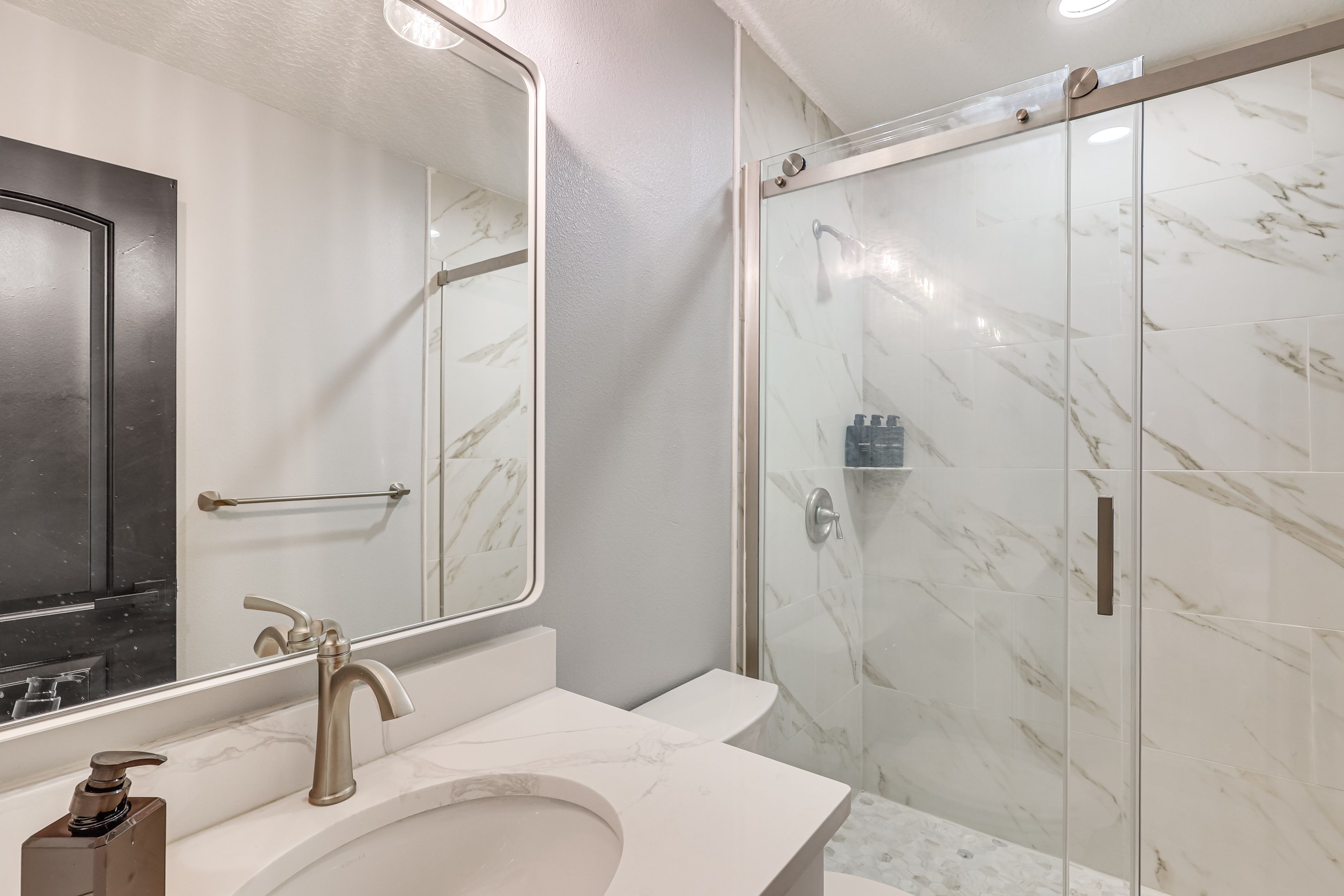 Full Bathroom | 2nd Floor