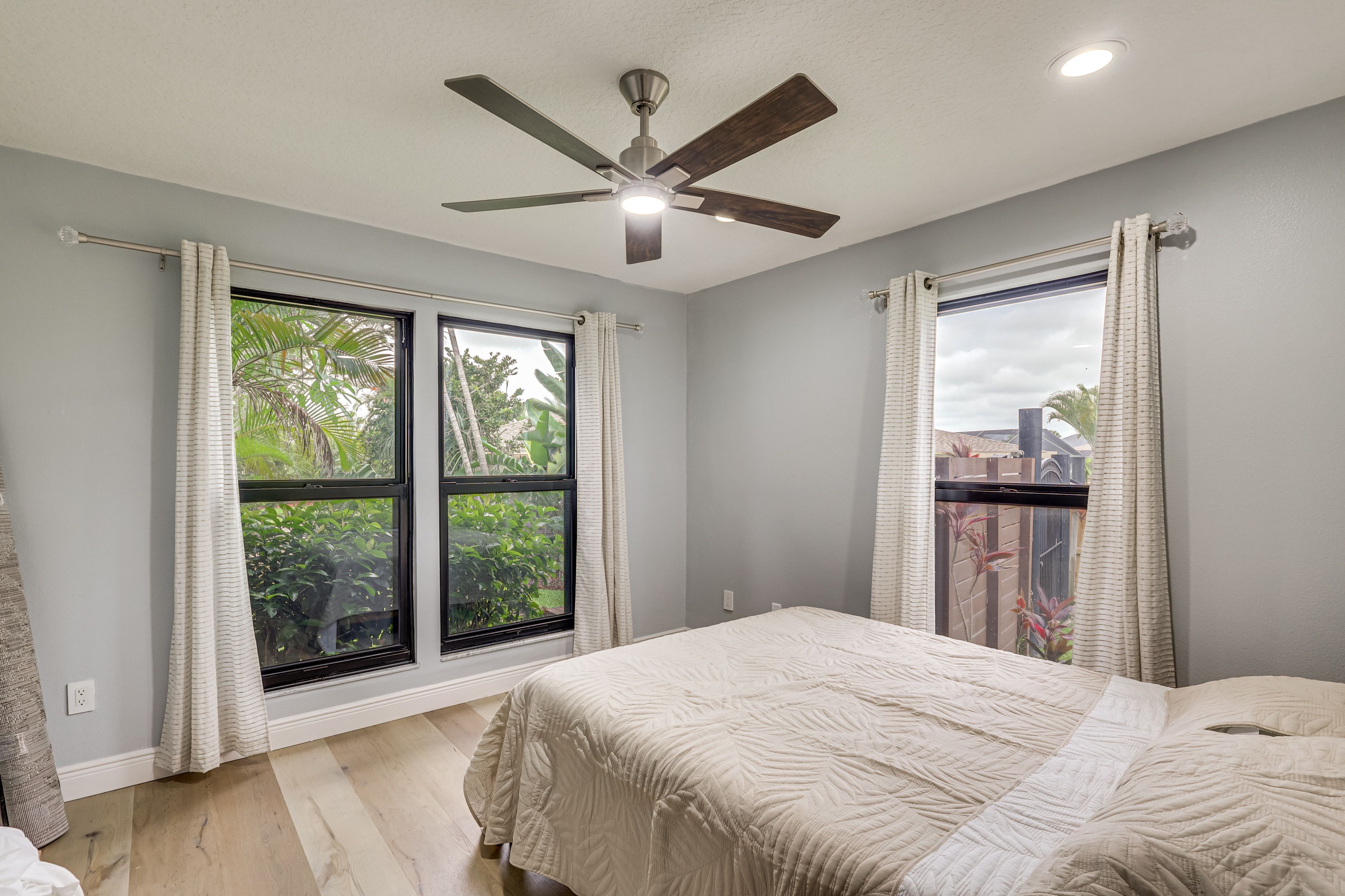 Bedroom 1 | Queen Bed | 1st Floor