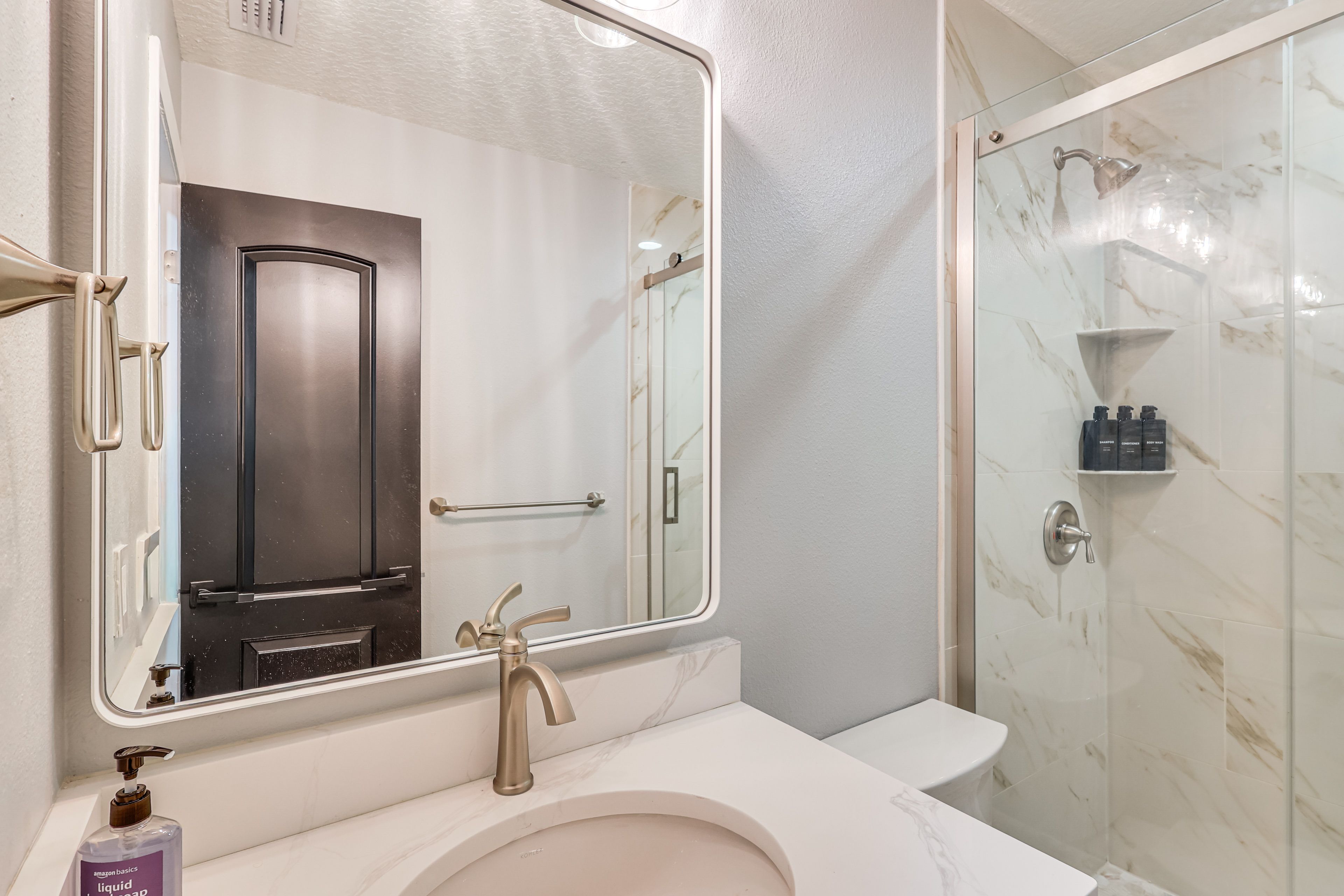 Full Bathroom | 2nd Floor