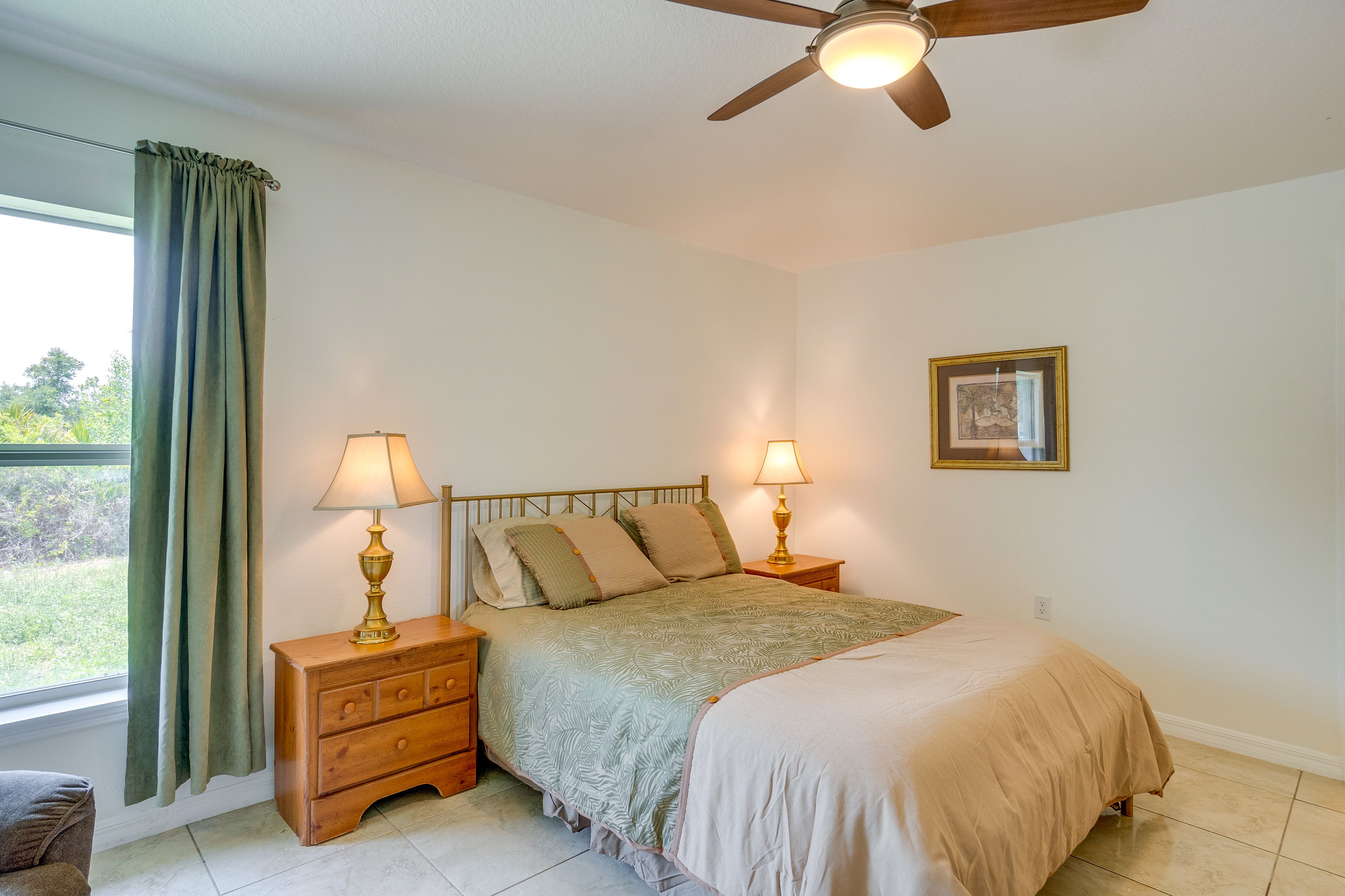 Bedroom 1 | Queen Bed
