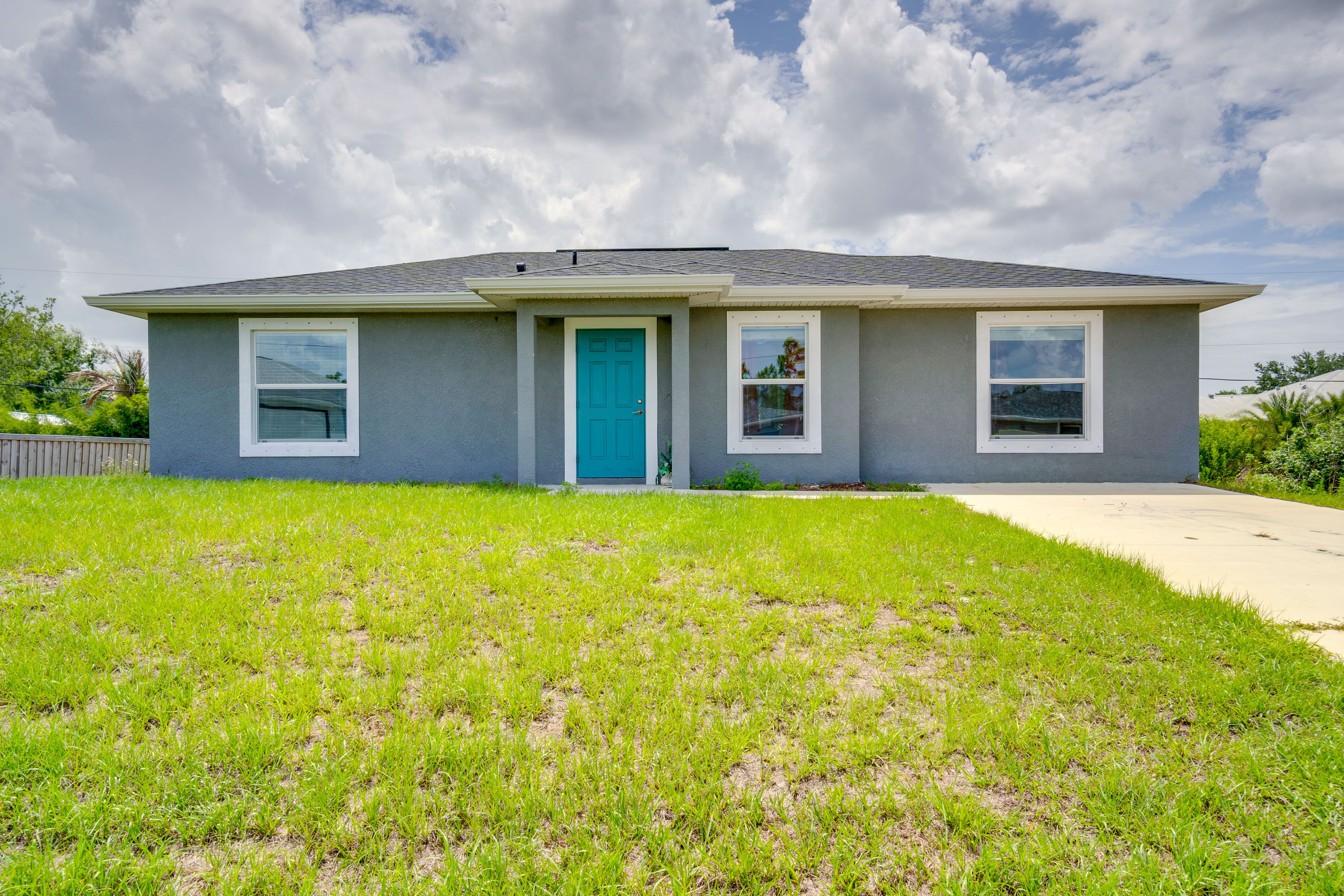 Exterior | Driveway (2 Vehicles)