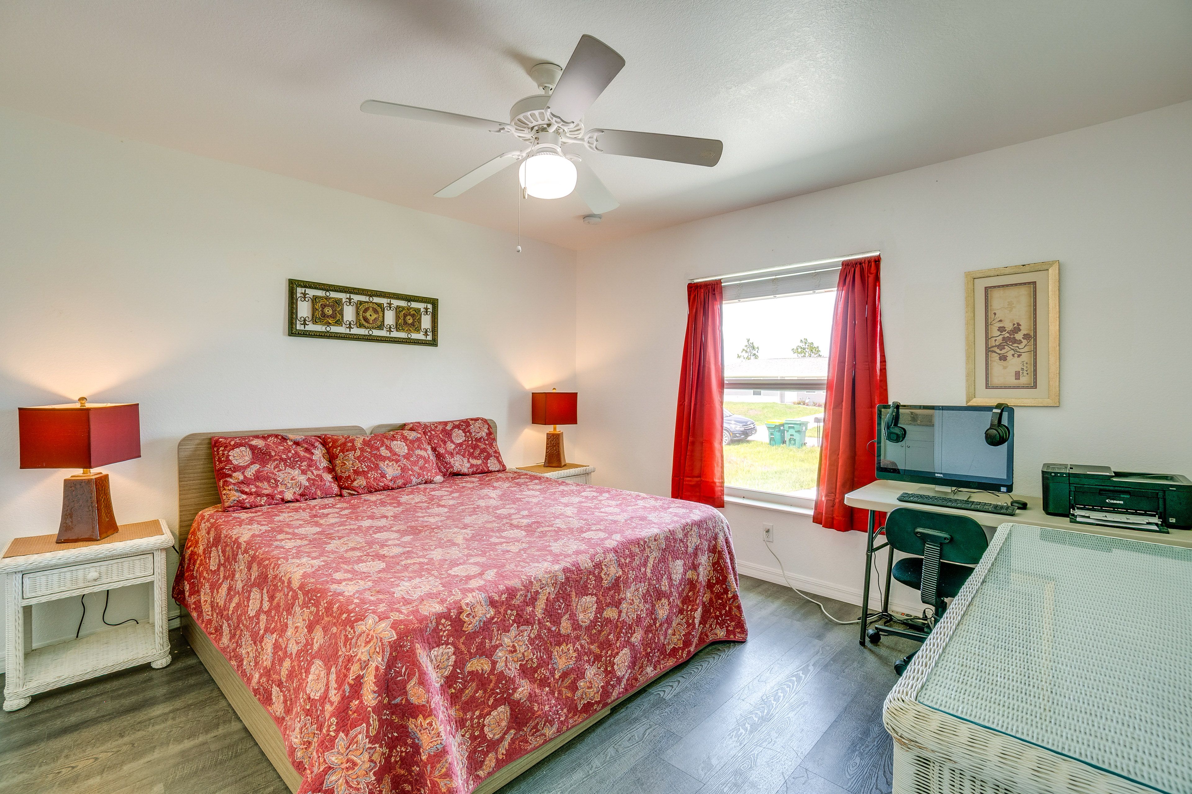 Bedroom 1 | Queen Bed