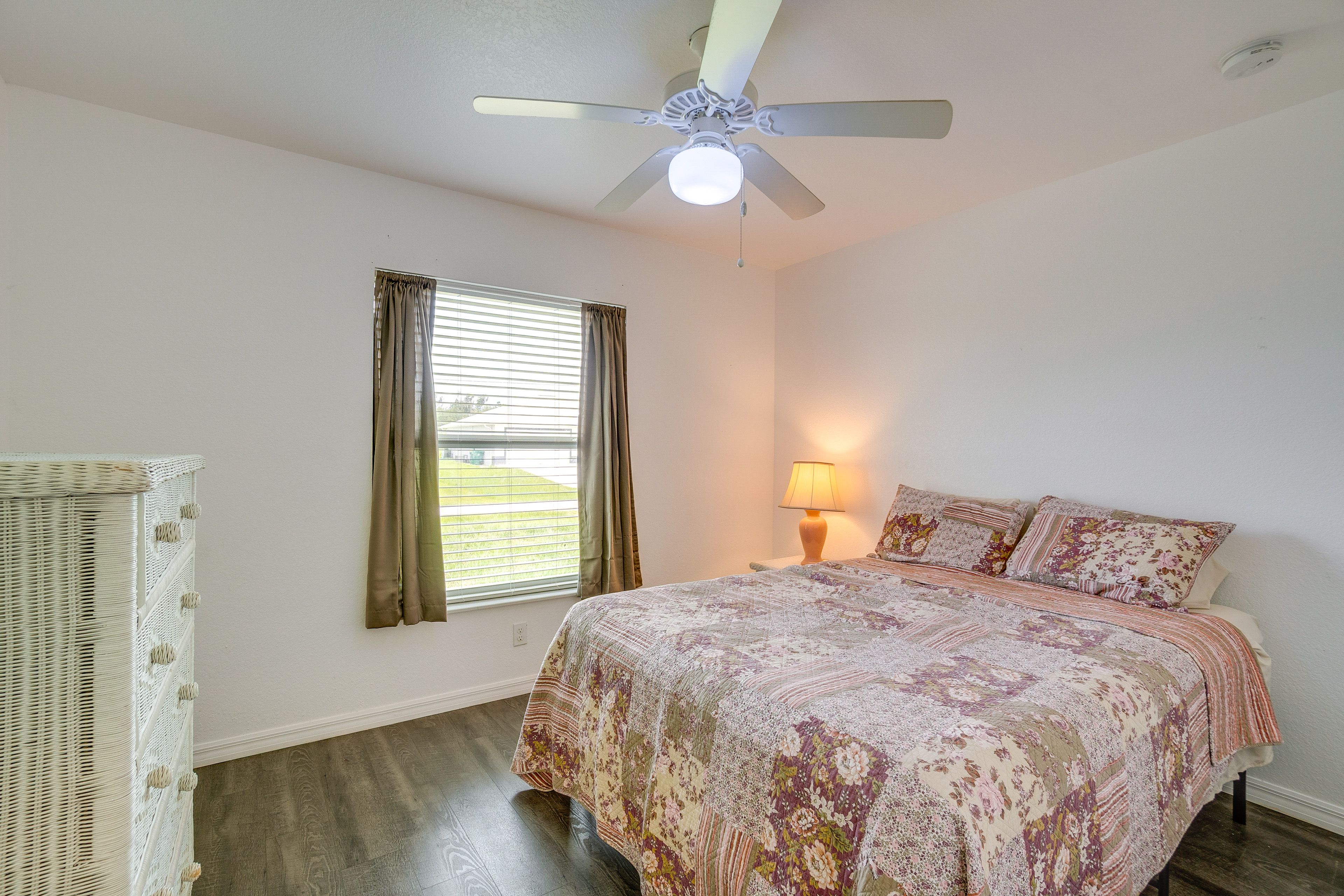 Bedroom 2 | Queen Bed