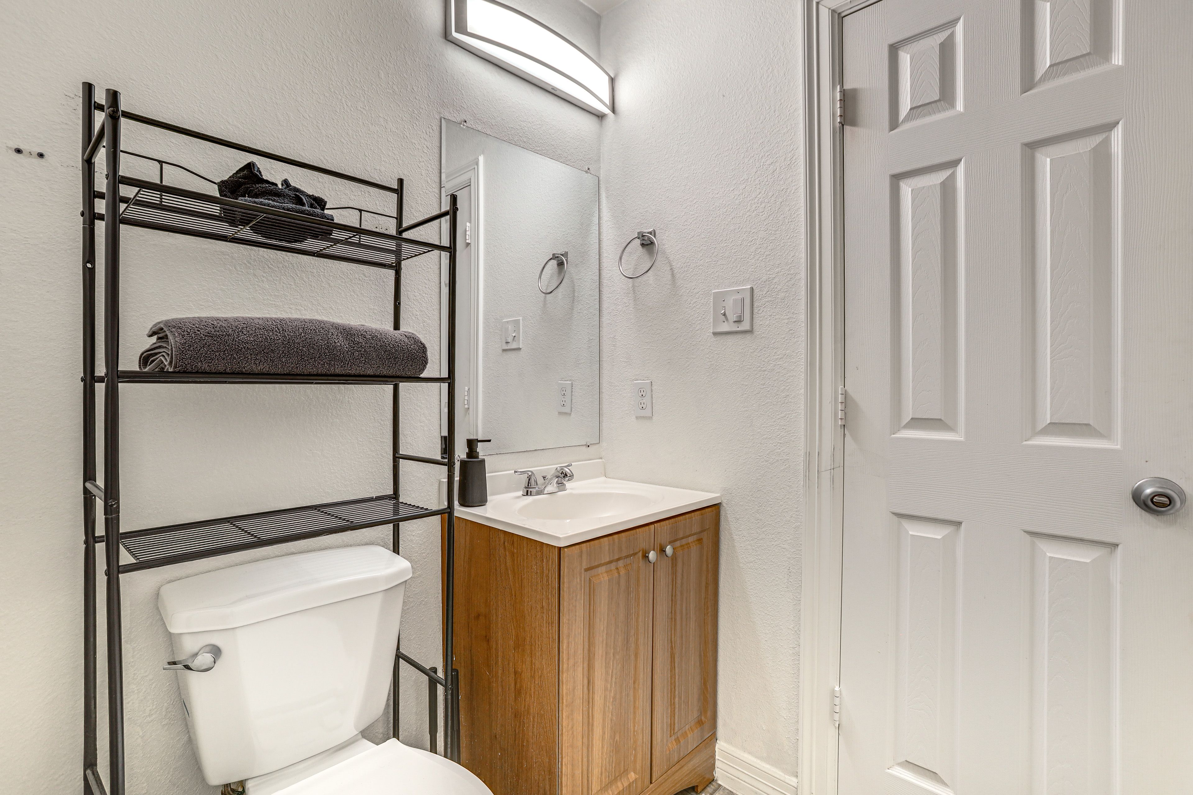 Full Bathroom | 2nd Floor