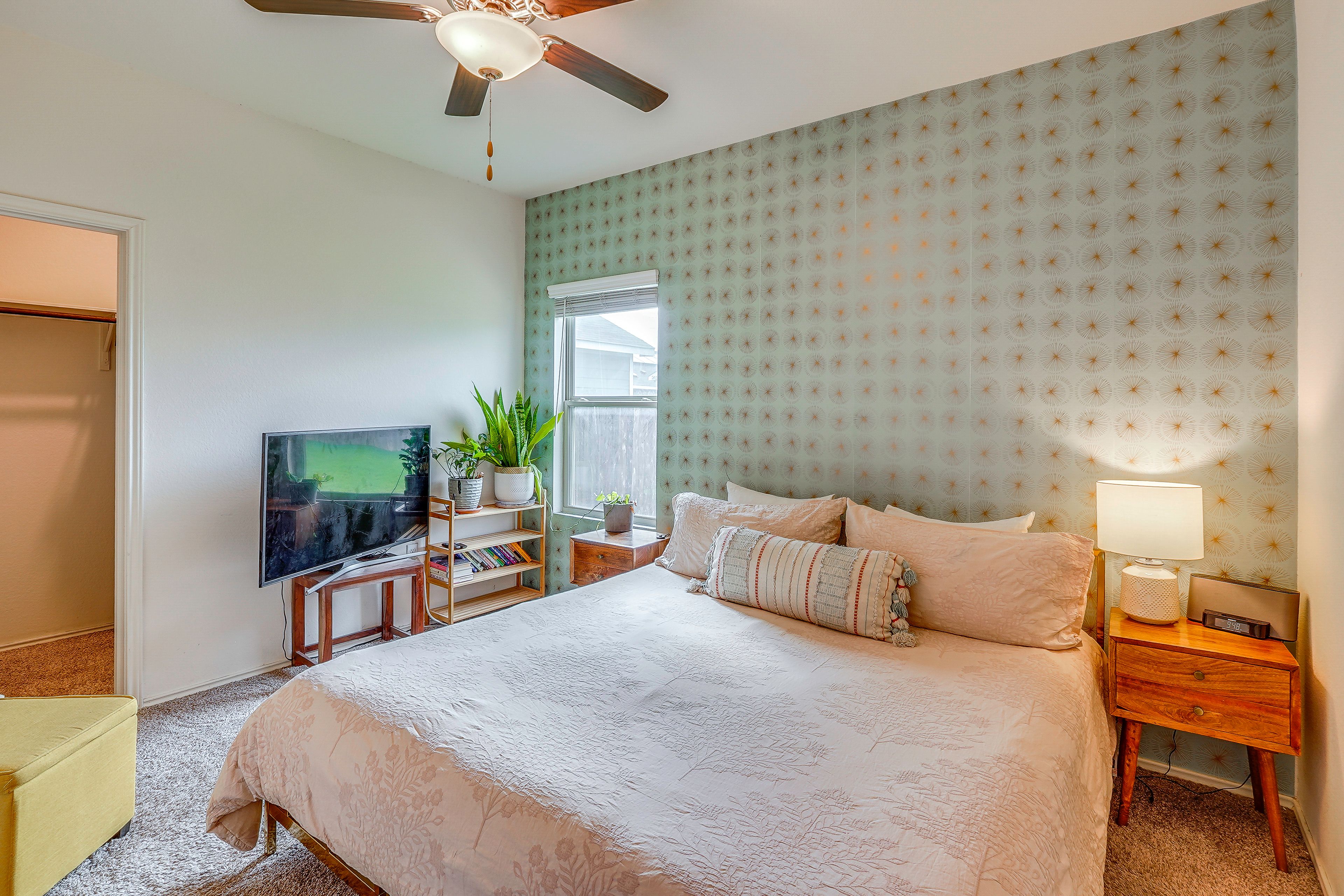 Bedroom 1 | King Bed