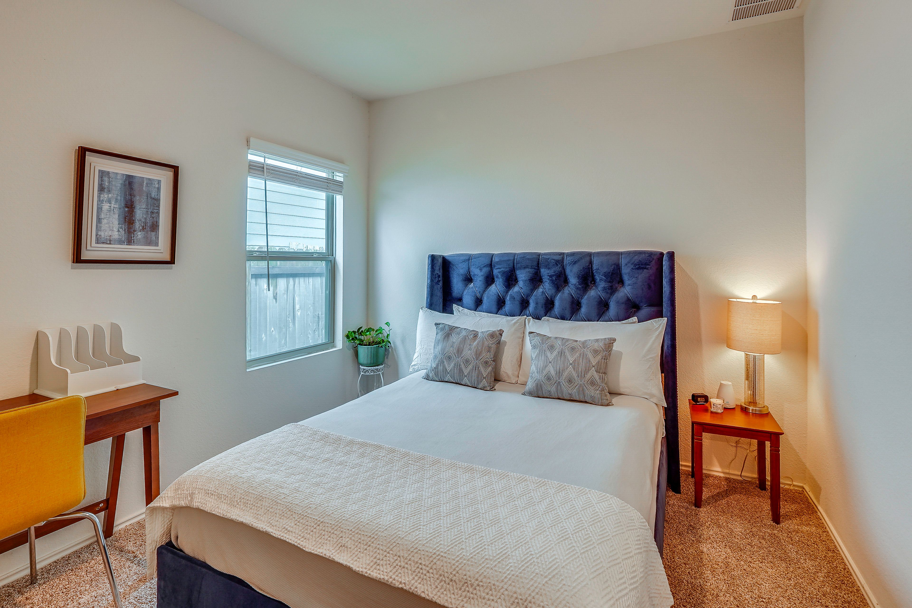 Bedroom 2 | Queen Bed