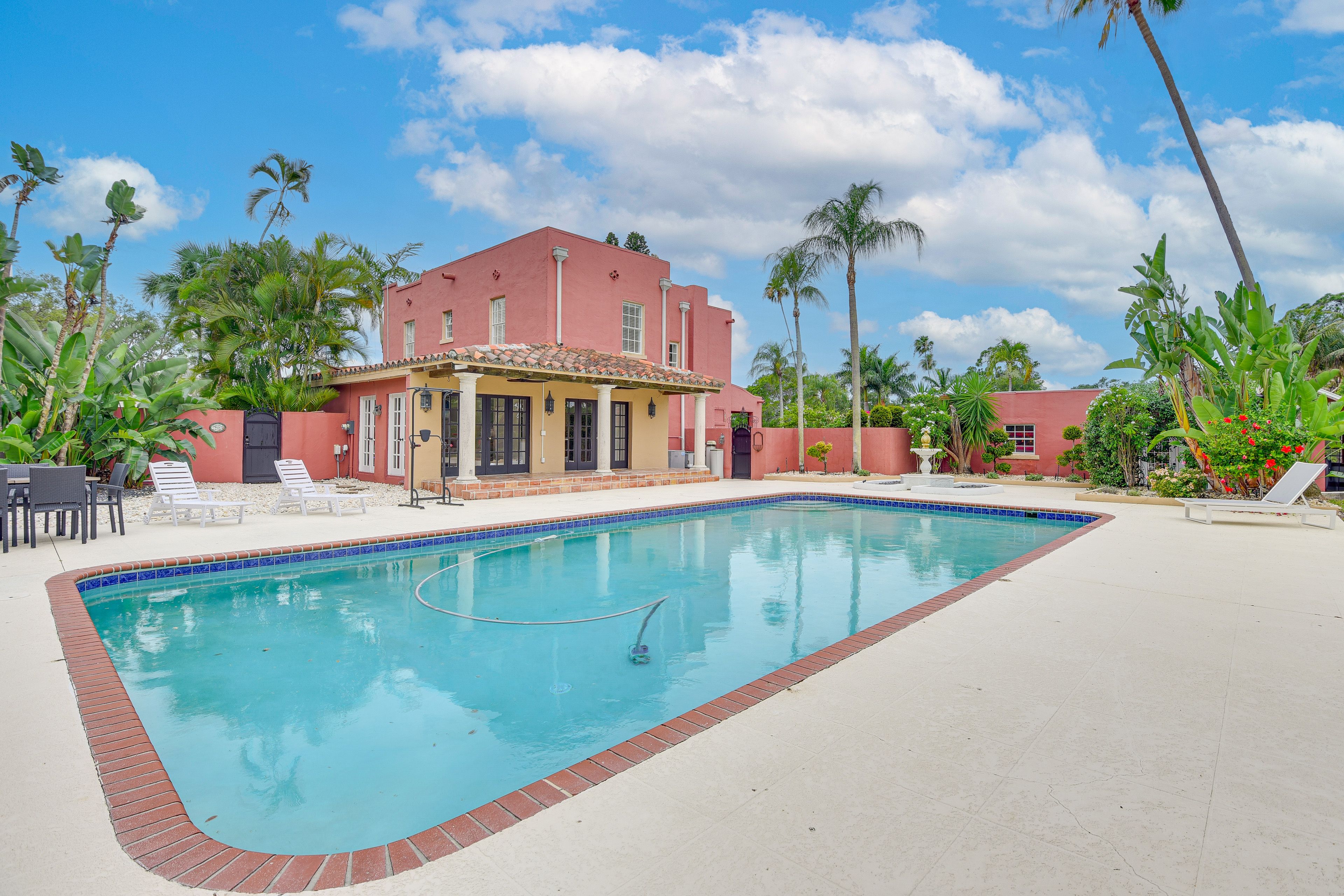 Bradenton Vacation Rental | 4BR | 3.5BA | 2,320 Sq Ft | 2 Steps to Enter