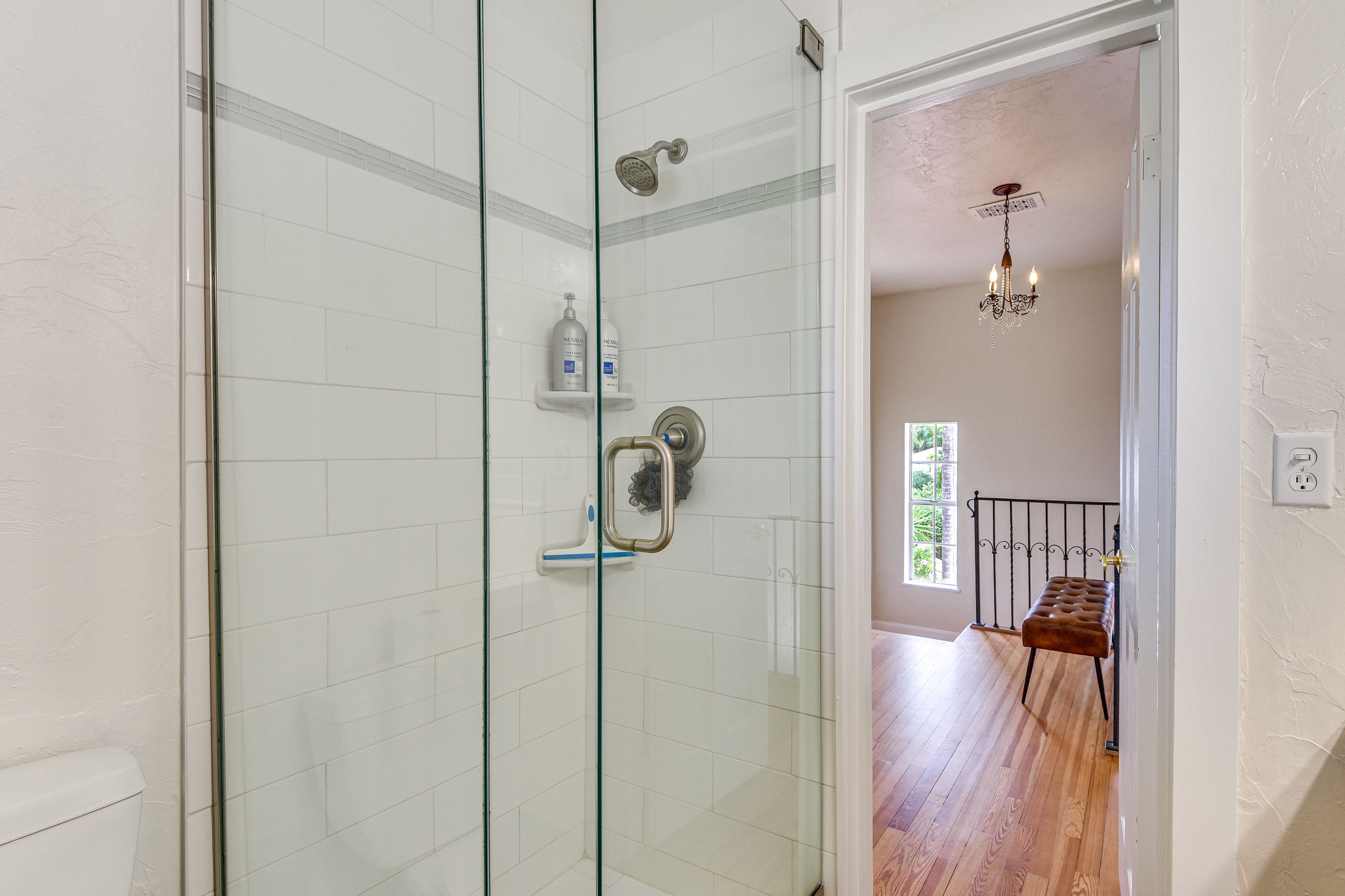 Full Bathroom | 2nd Floor
