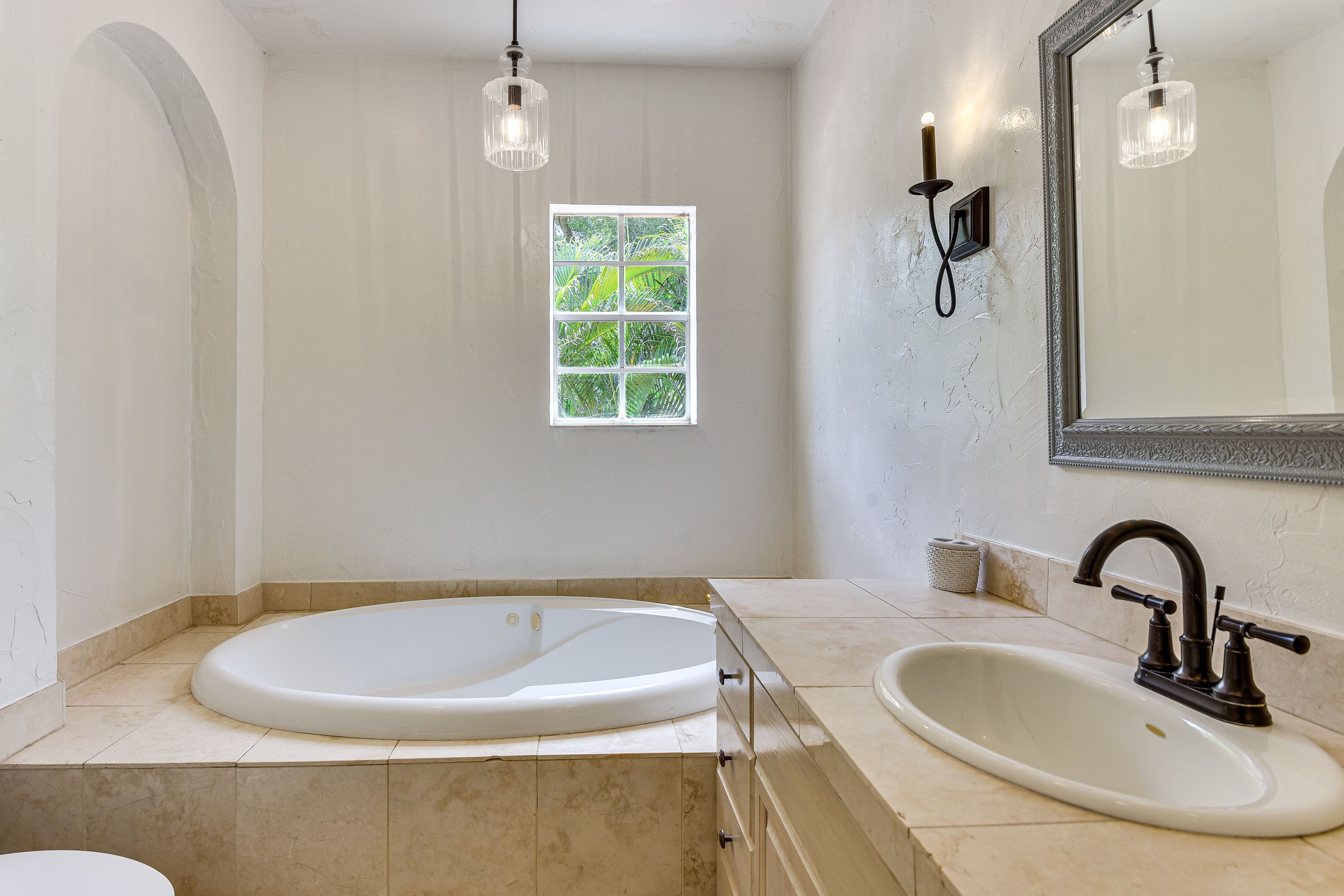 Full Bathroom | 2nd Floor