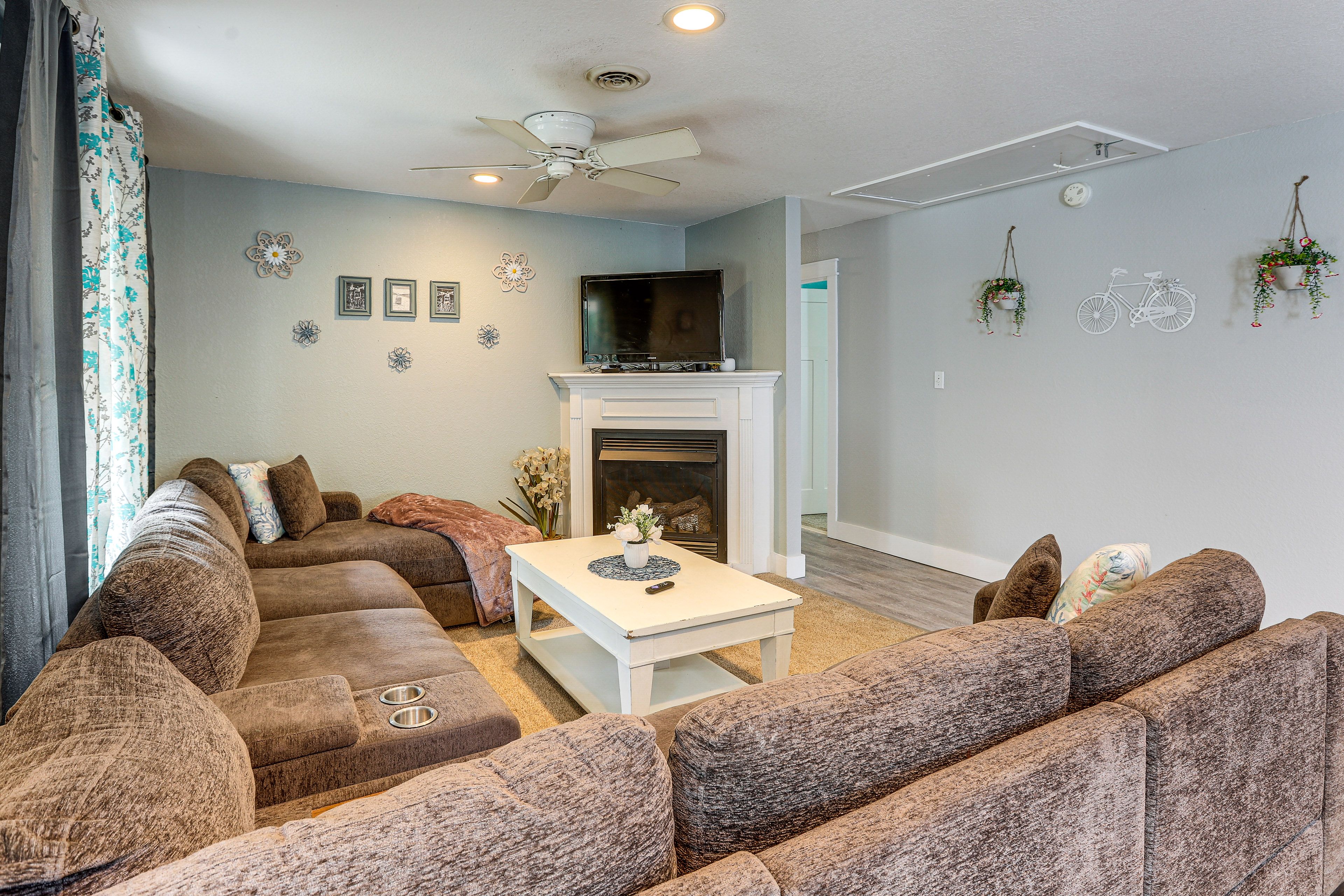 Living Room | Smart TV