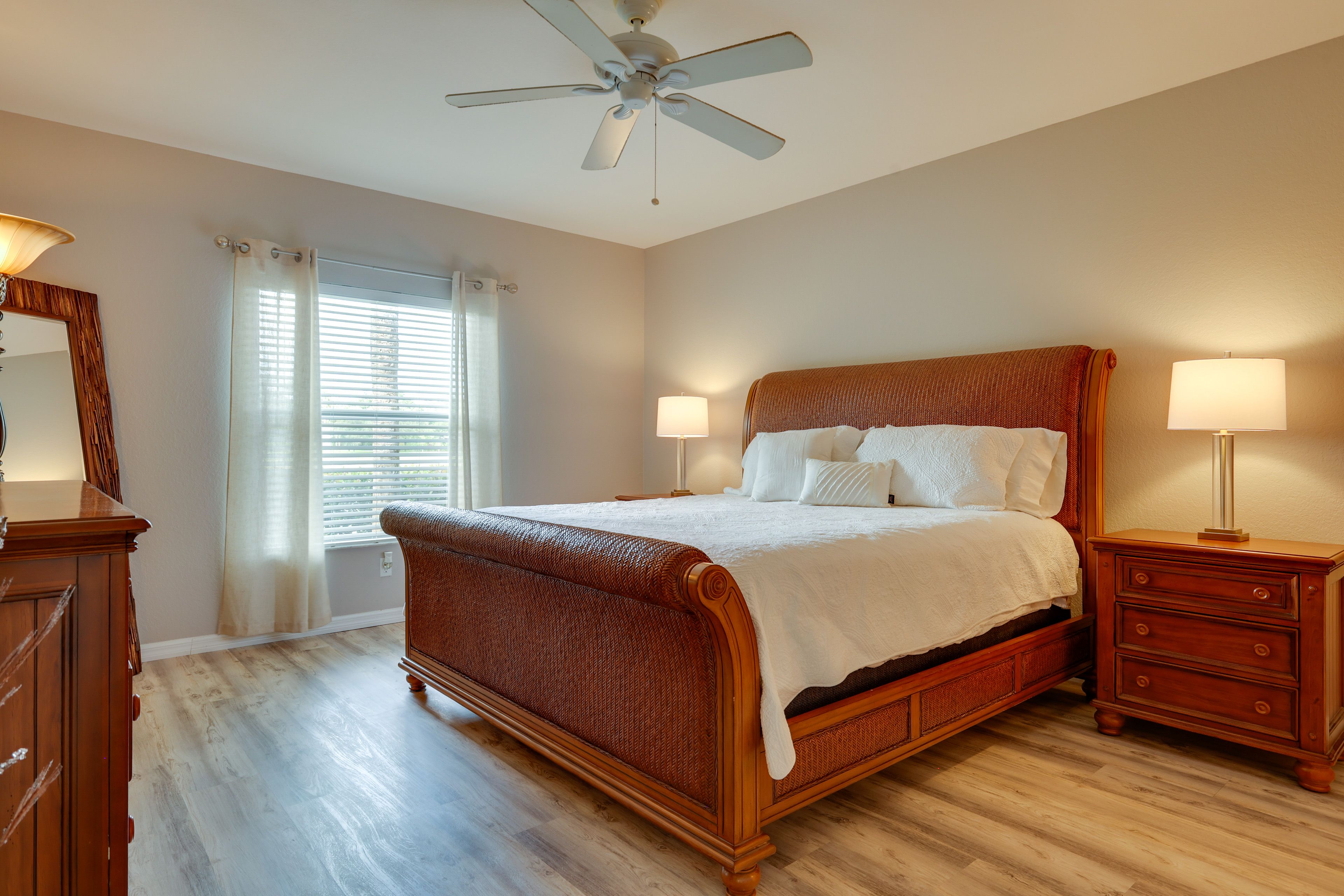 Bedroom 1 | King Bed