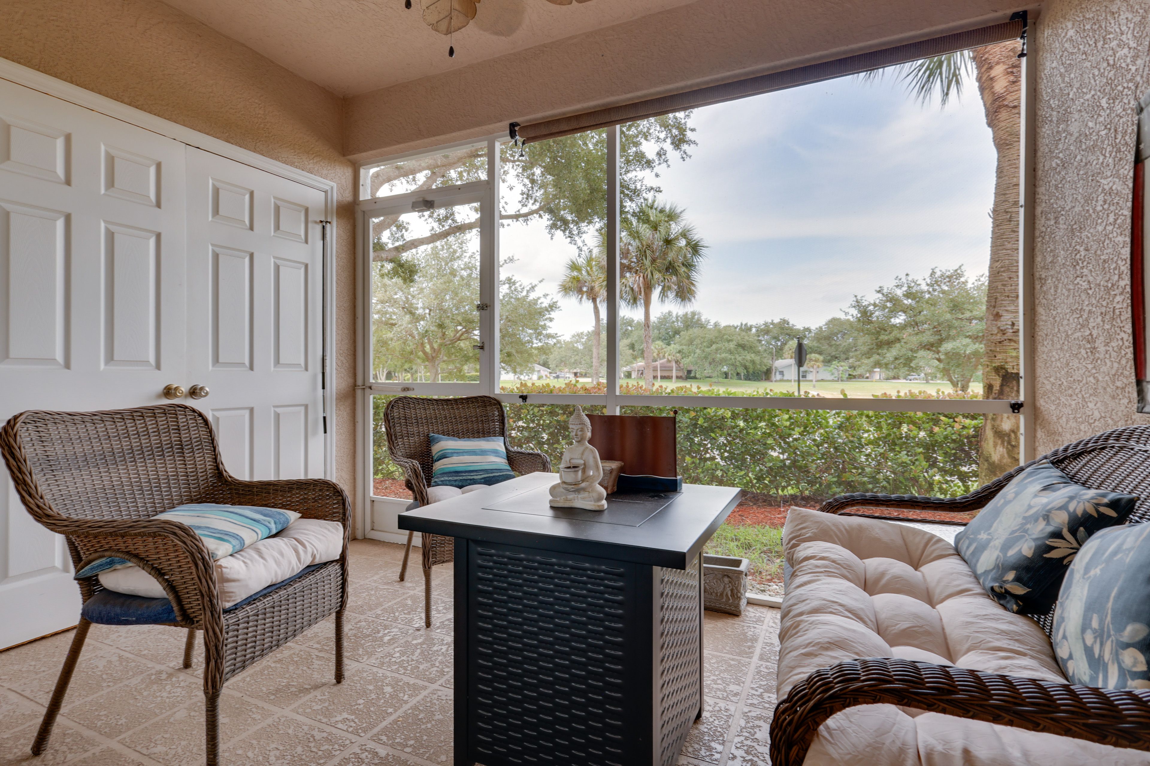Screened Porch | Gas Fire Table