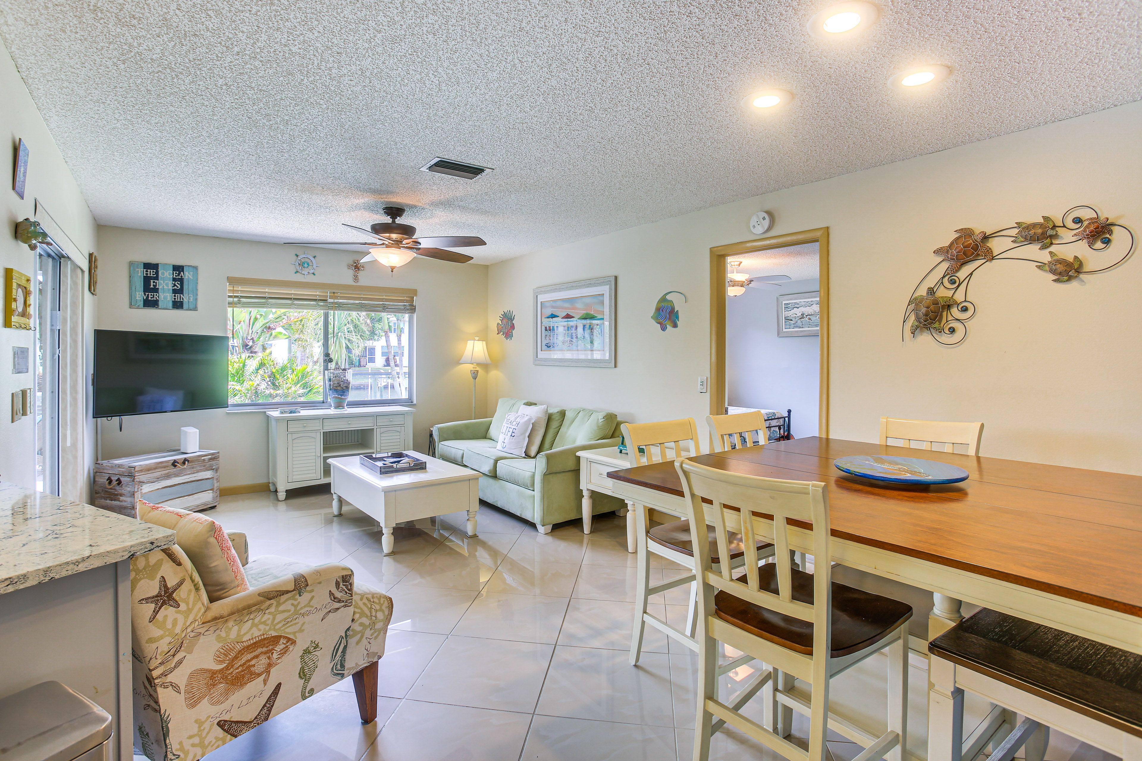 Dining Area | Dishes & Flatware Provided
