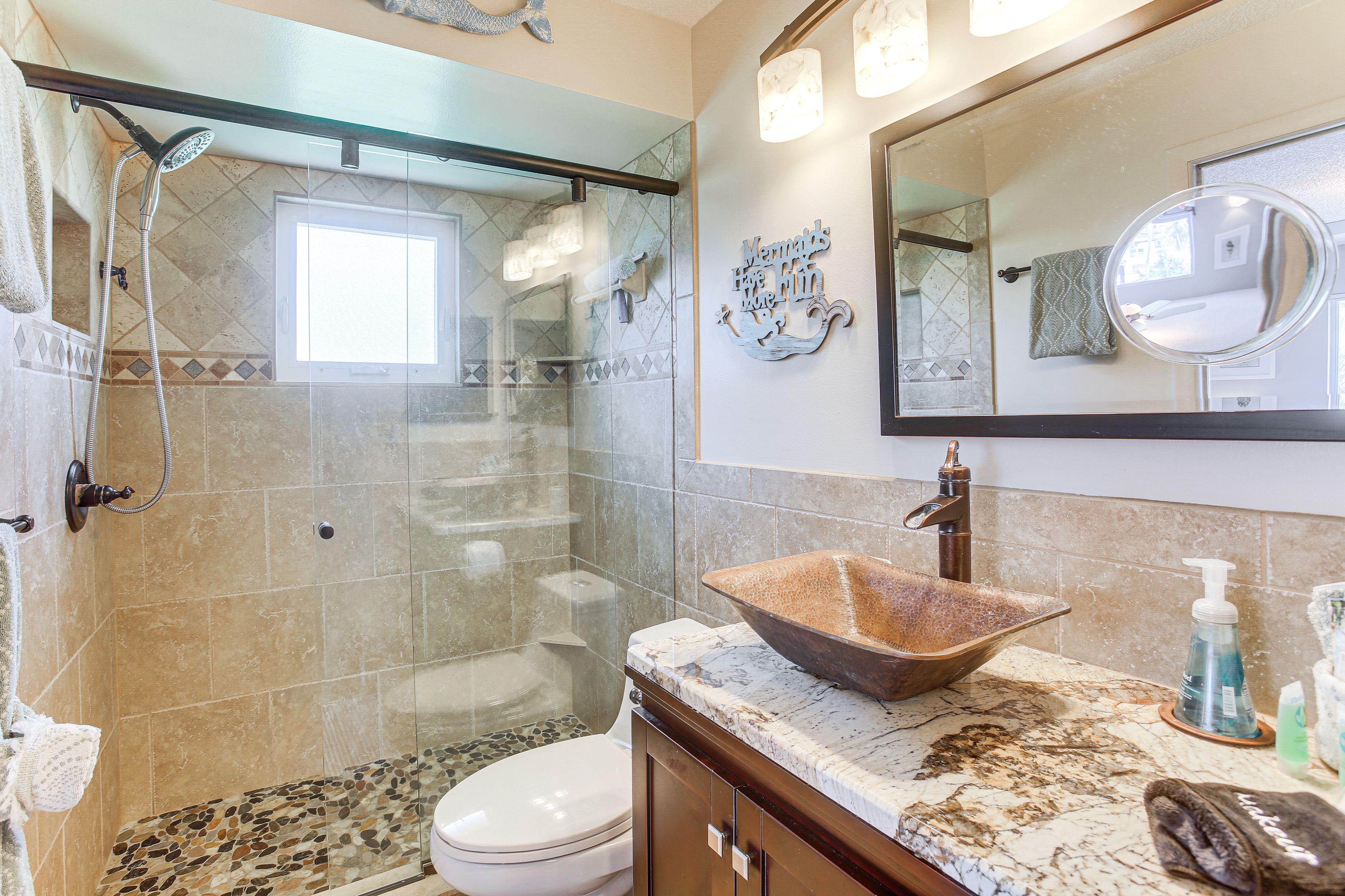En-Suite Bathroom | Towels & Linens Provided