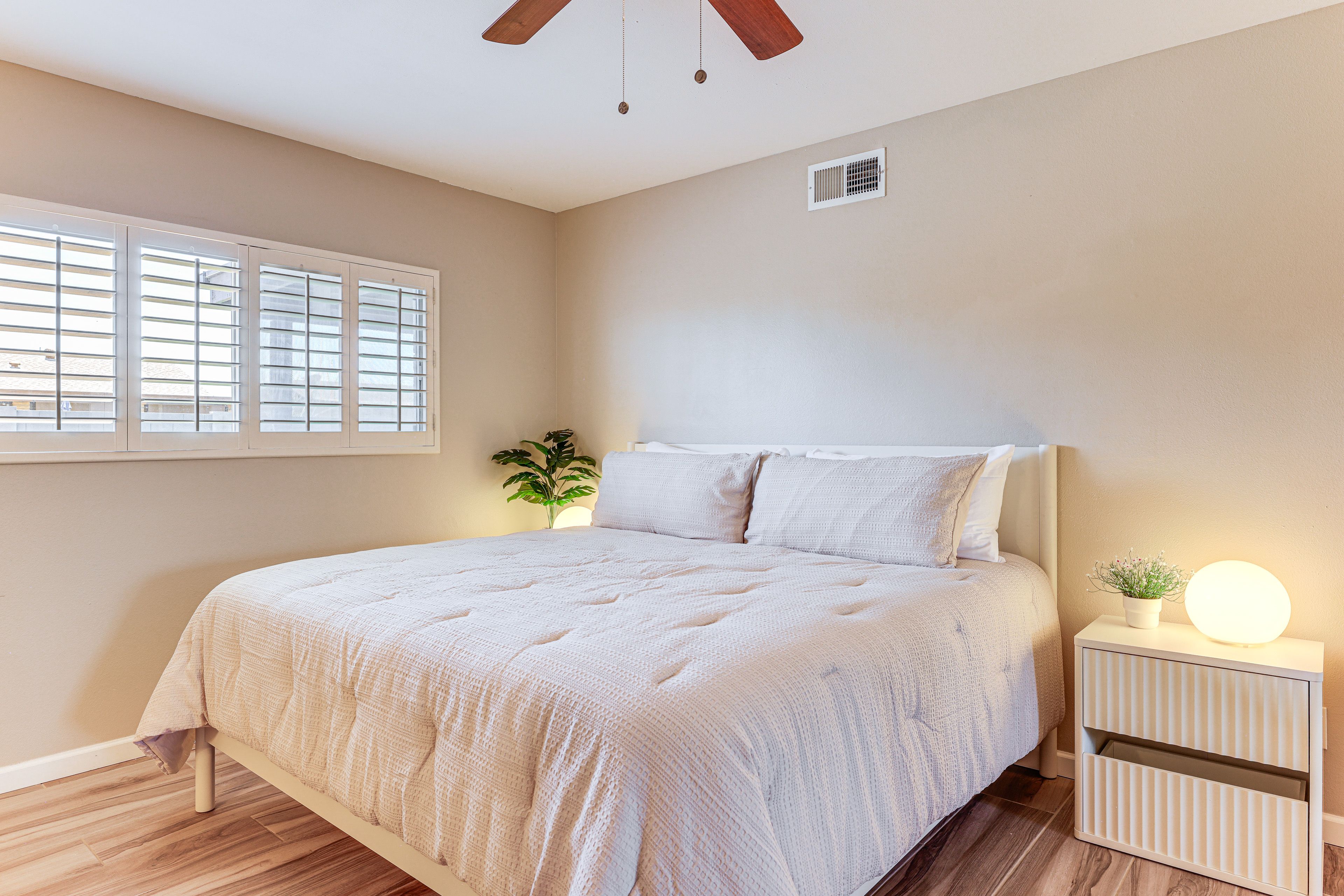 Bedroom 1 | King Bed