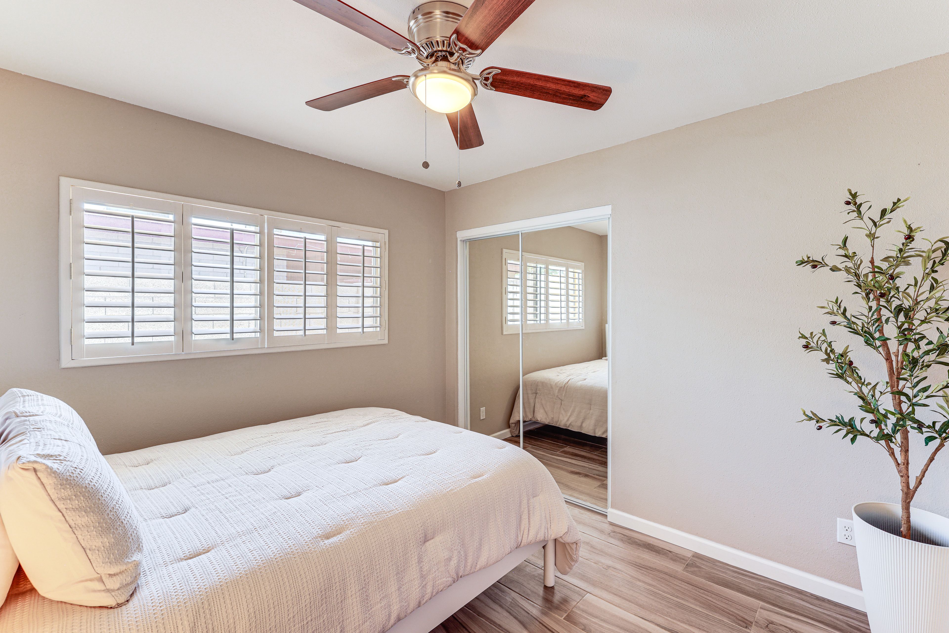 Bedroom 3 | Queen Bed