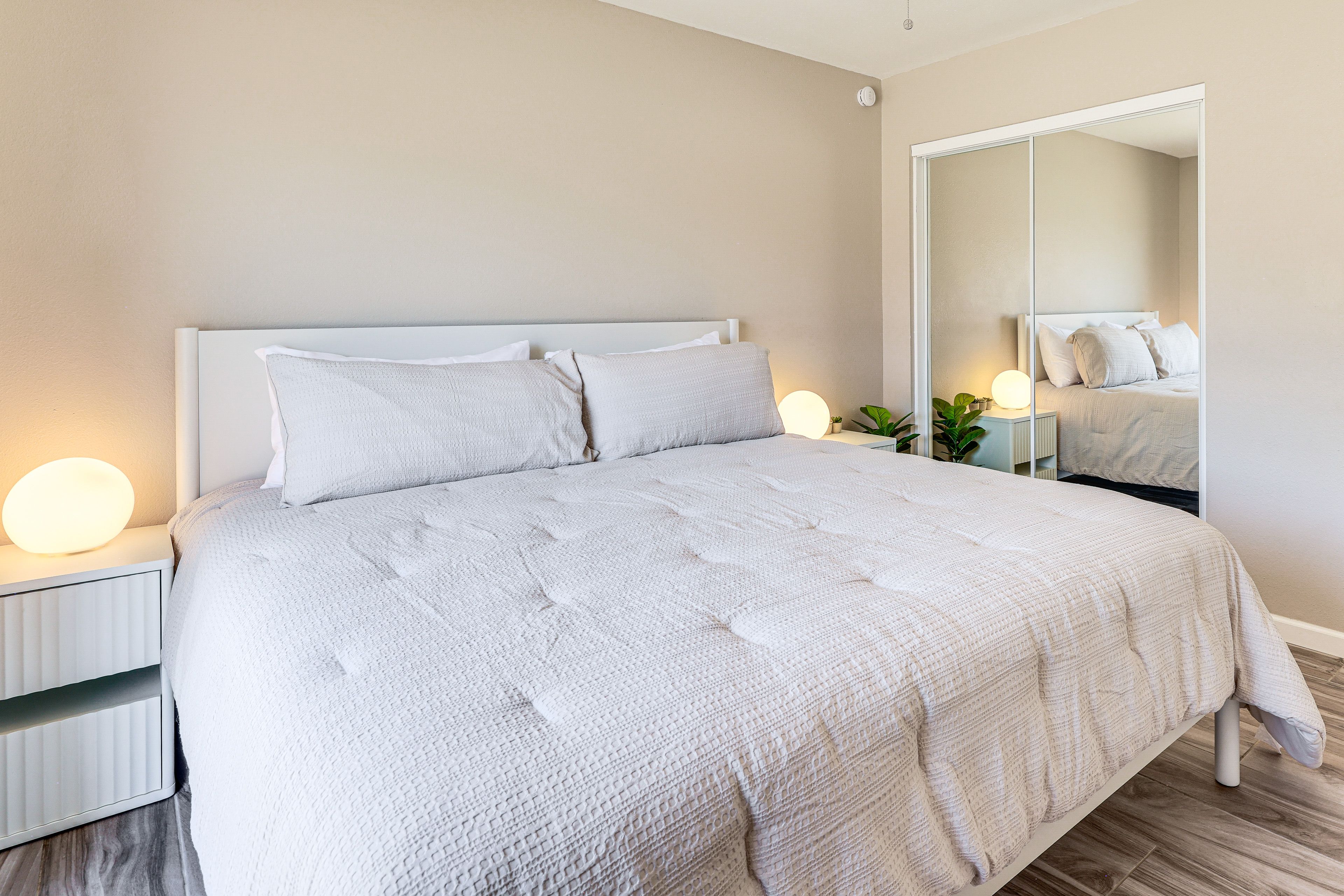 Bedroom 2 | King Bed