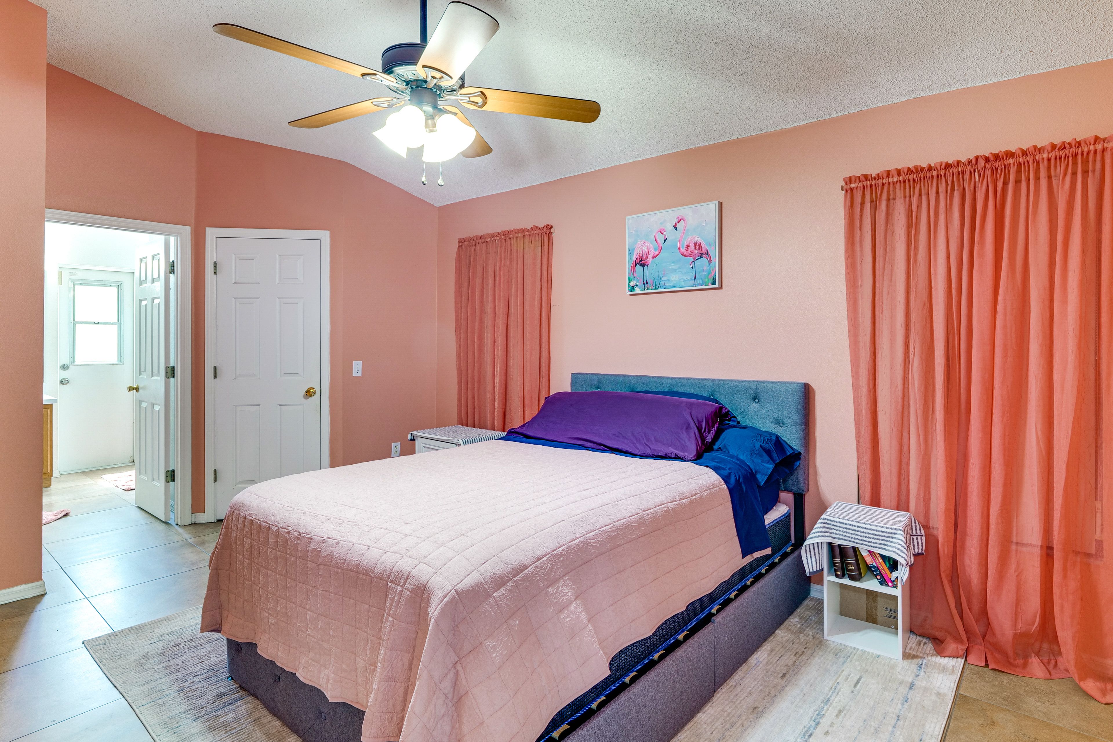 Bedroom 2 | Queen Bed