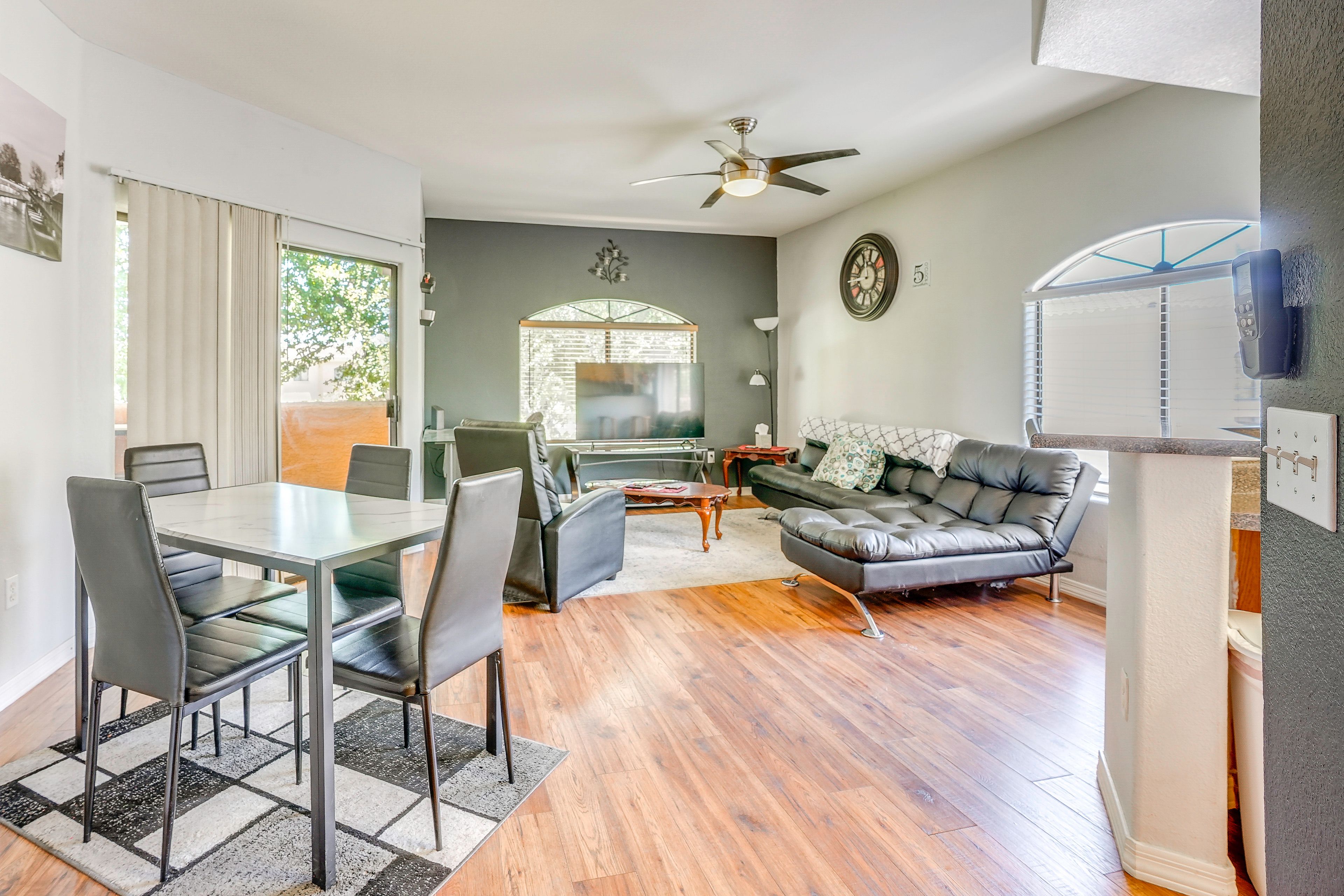 Dining Area | Dishware/Flatware Provided