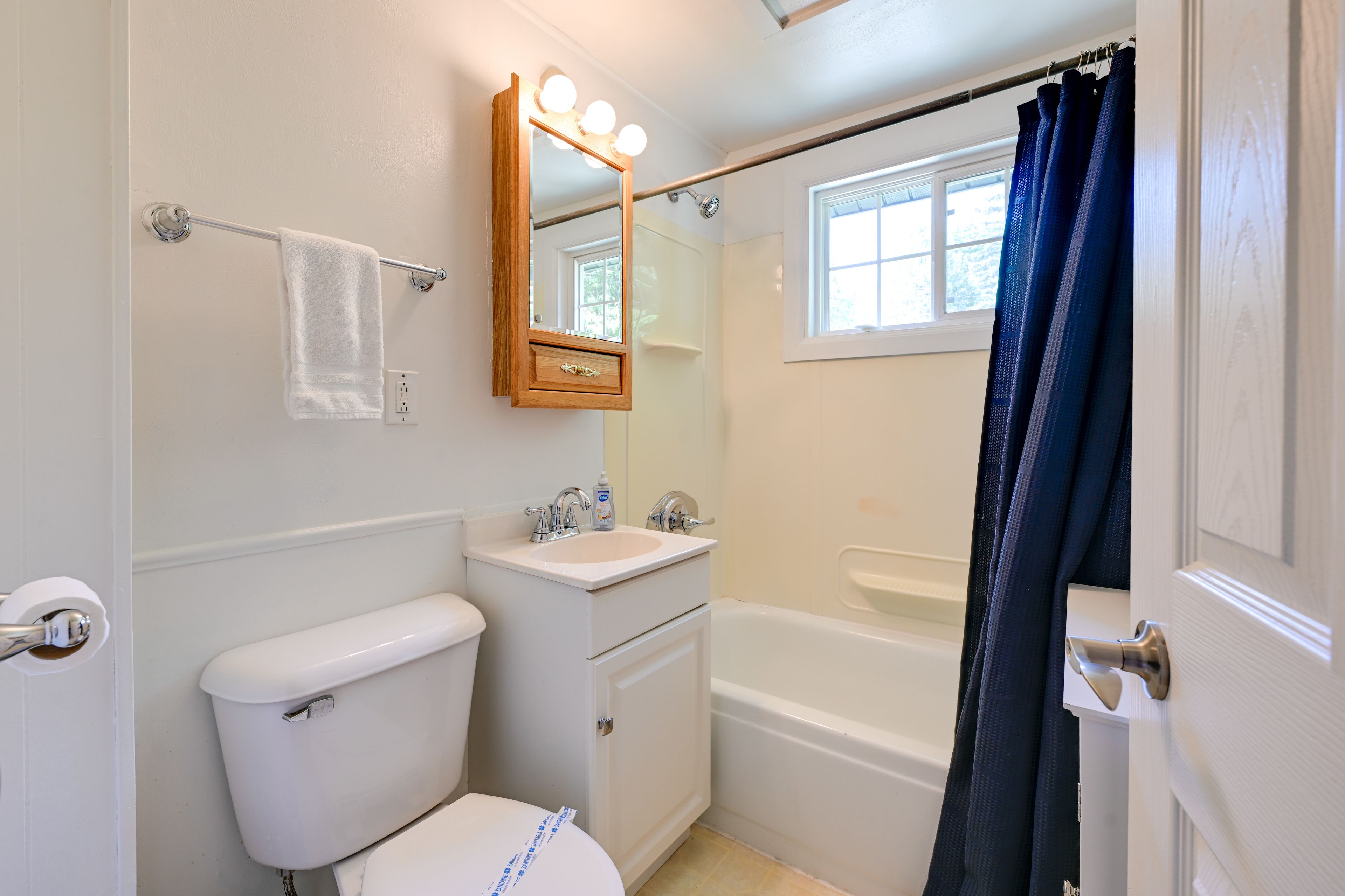 Full Bathroom