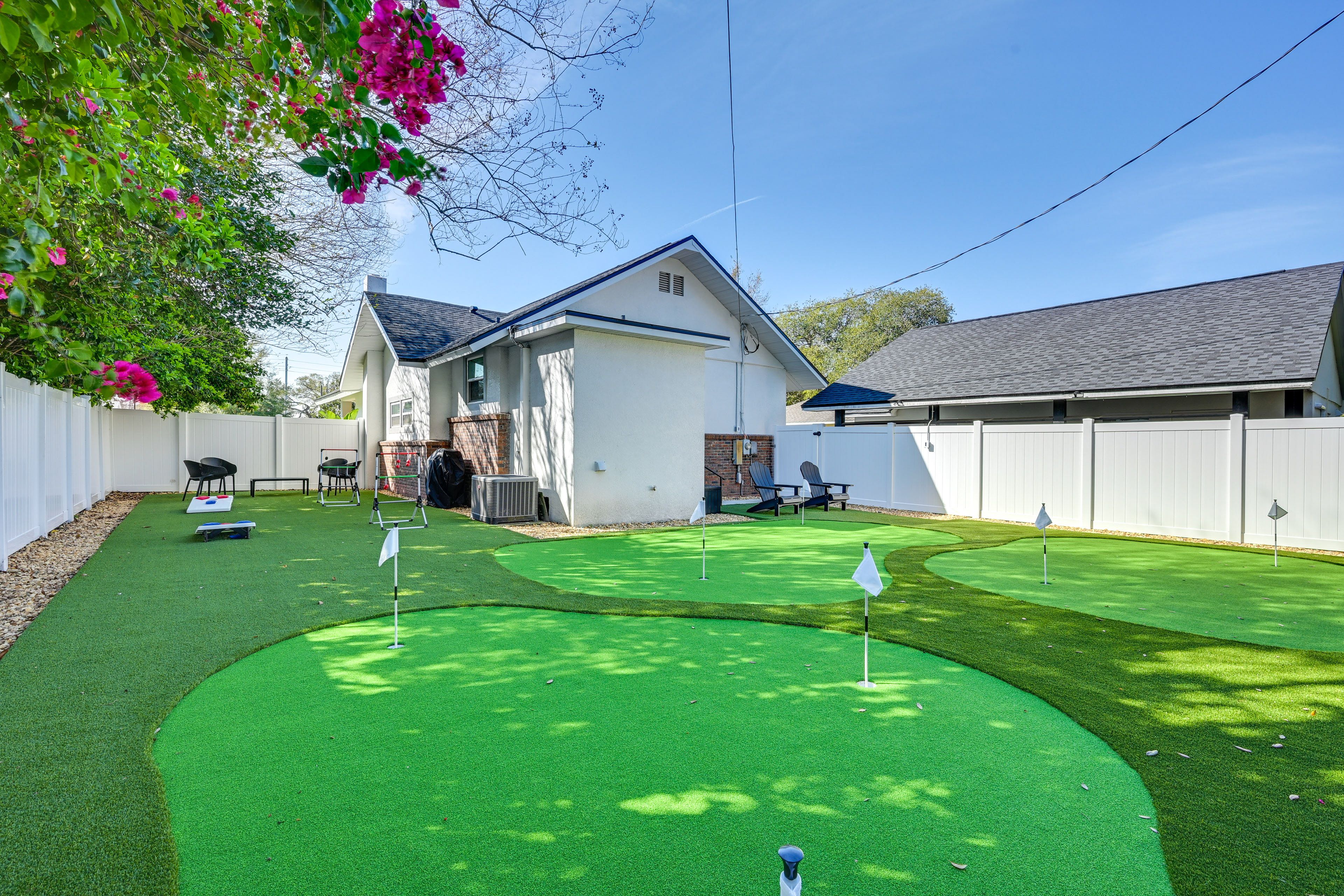 Fenced Yard | Putting Green | Outdoor Games