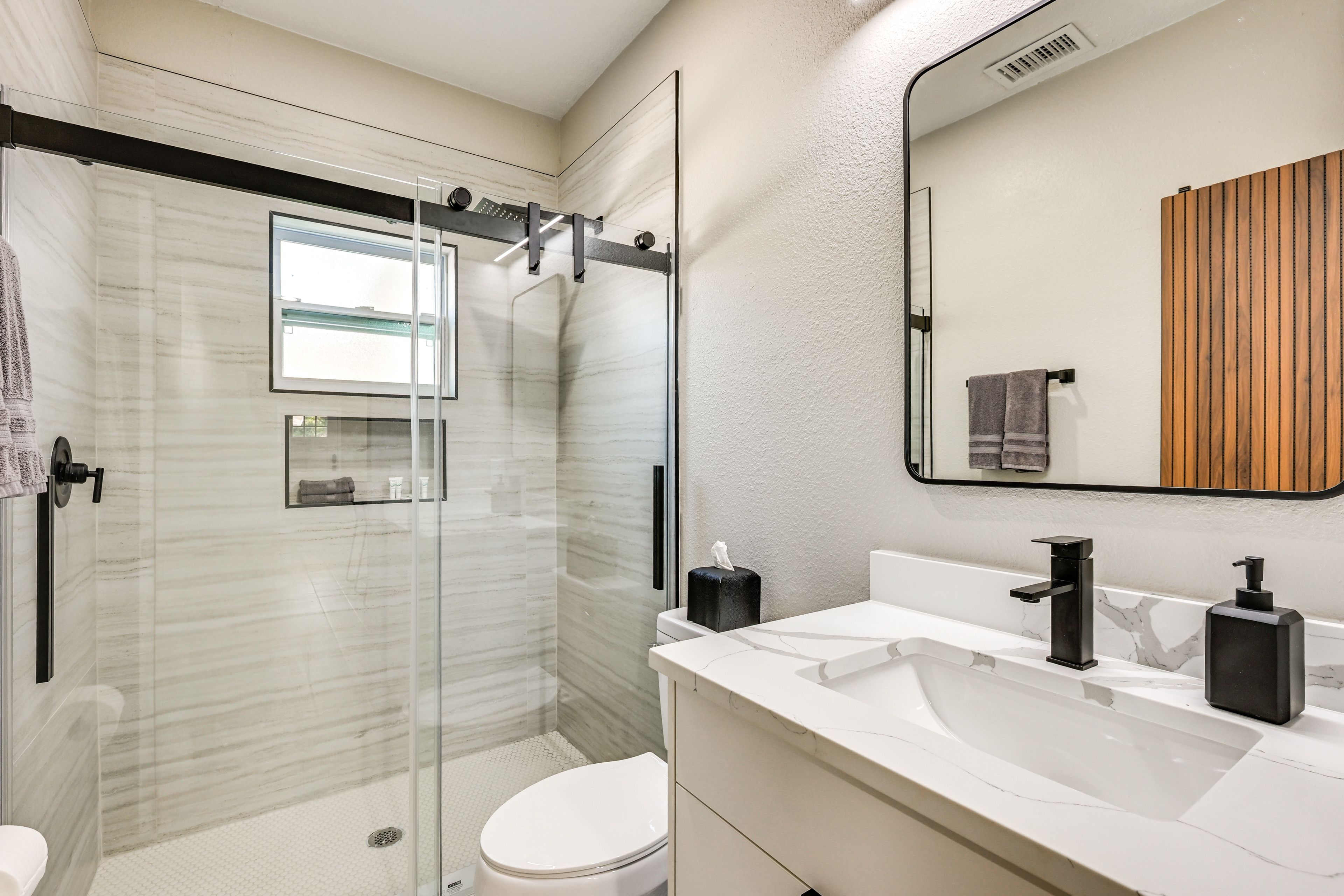 Full Bathroom (Main Home)