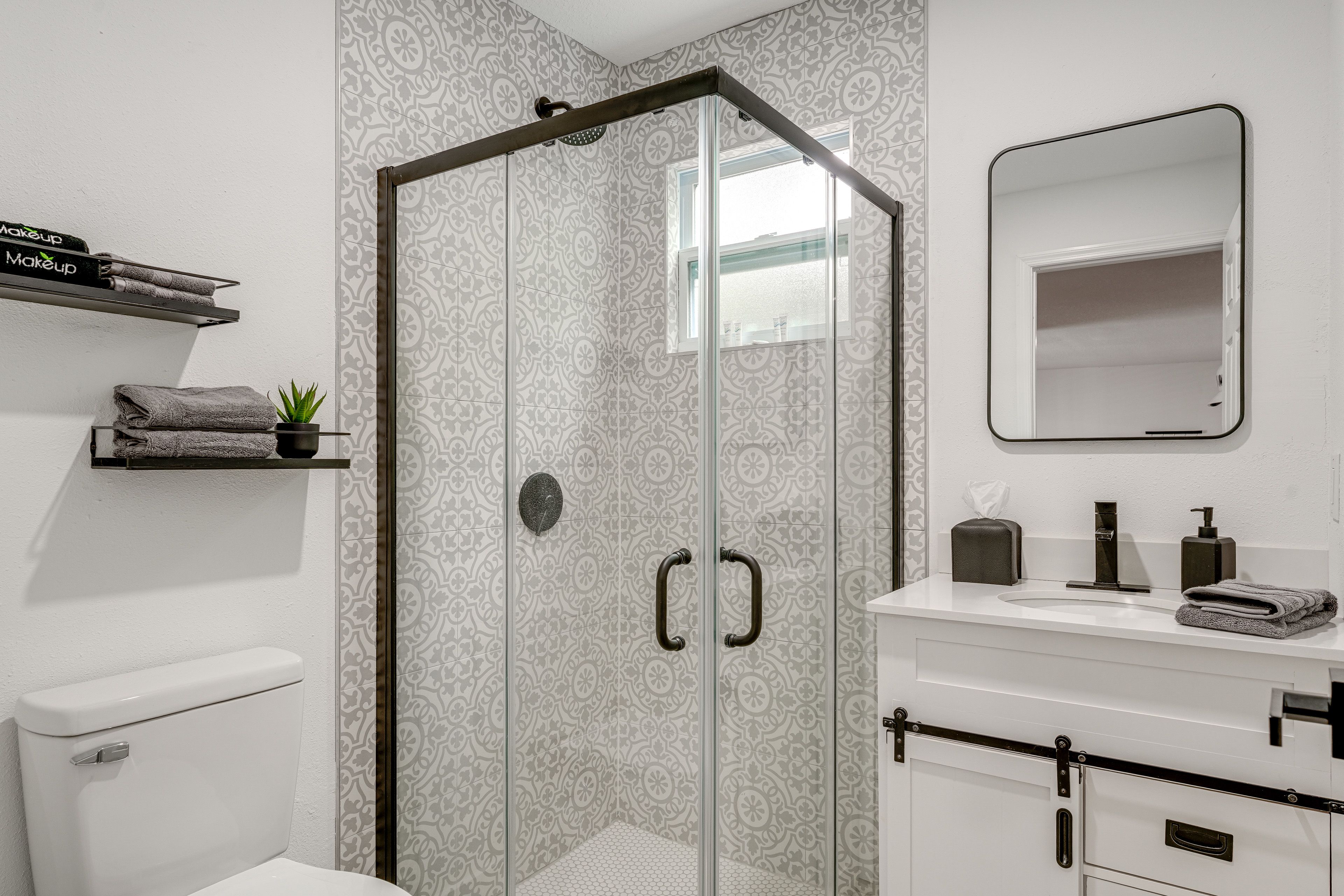 Full Bathroom (Studio)
