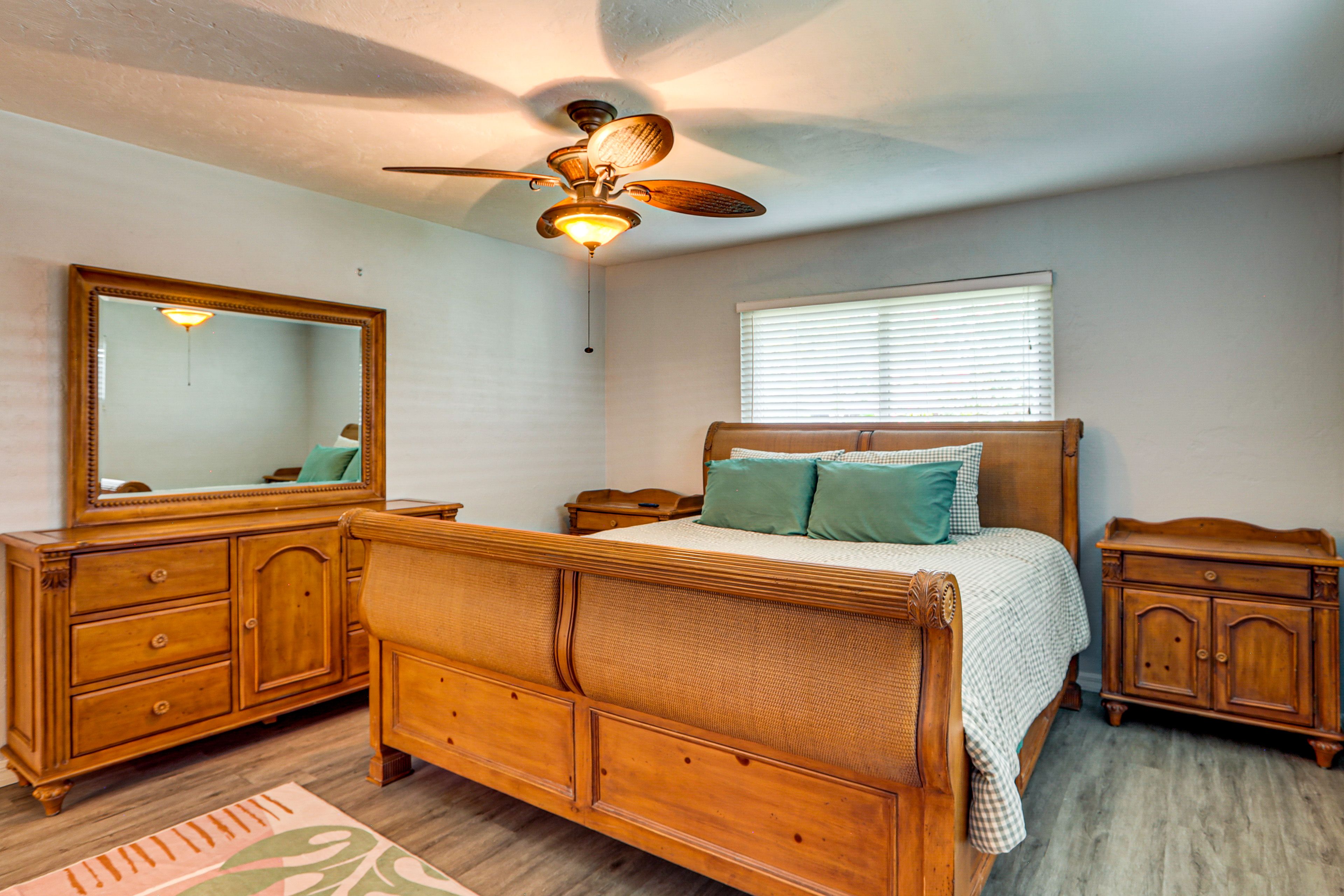 Bedroom 1 | King Bed