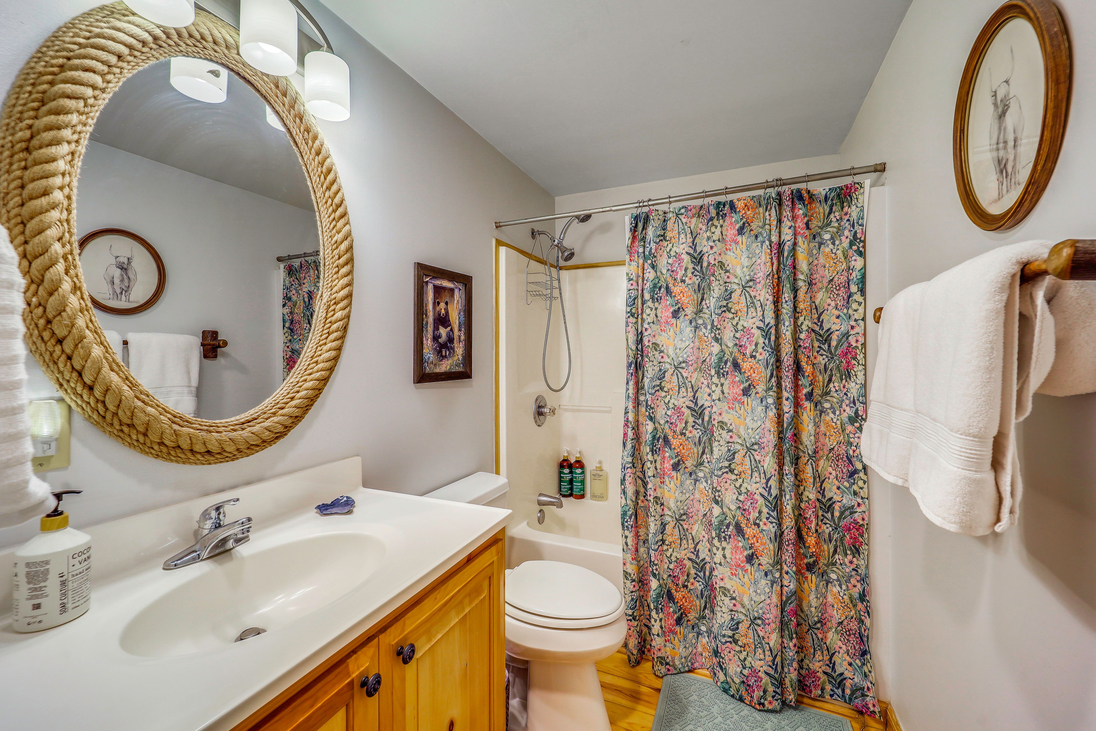 Full Bathroom | 1st Floor