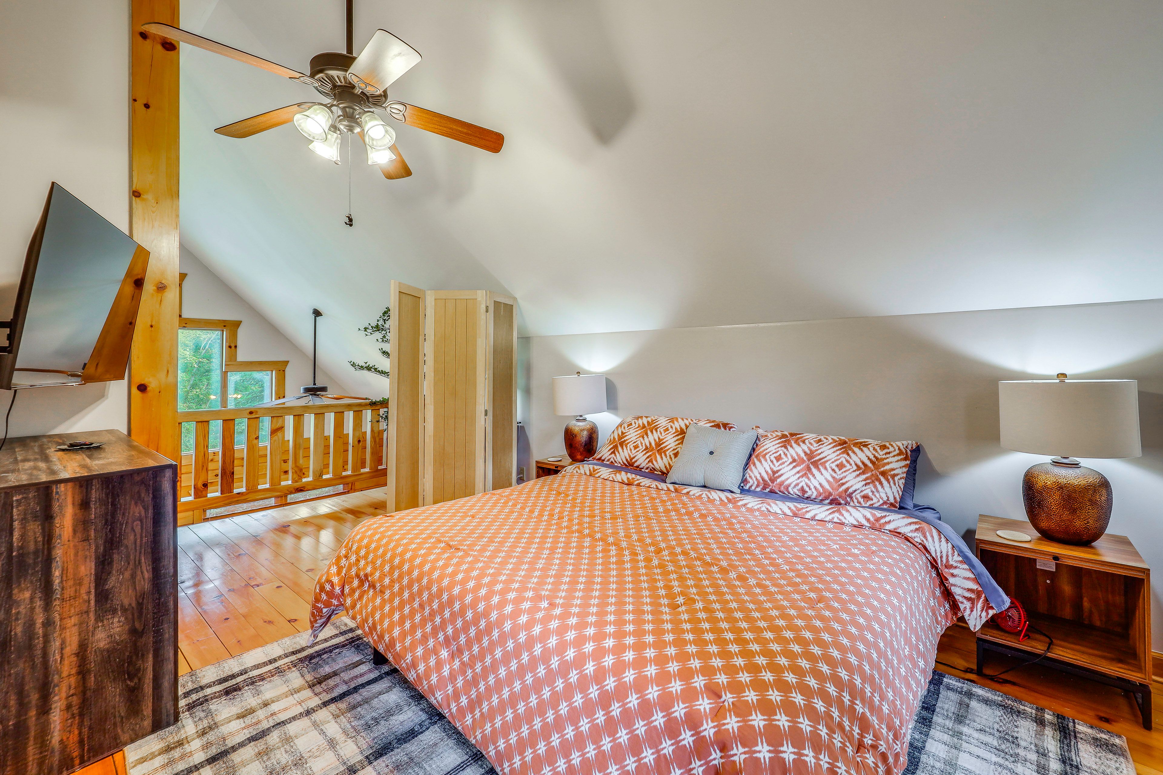 Bedroom 2 (Loft) | King Bed | 2nd Floor
