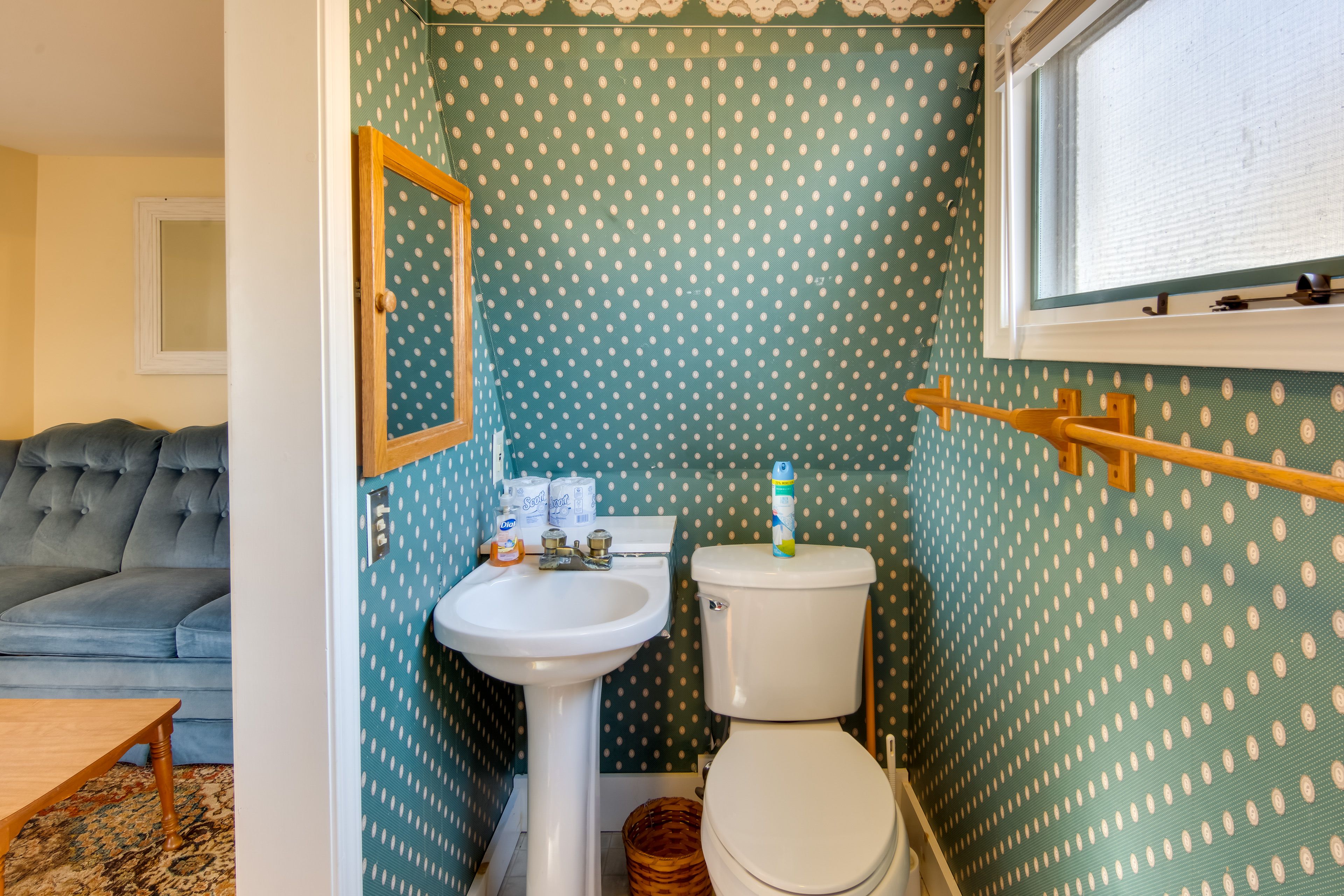 Cottage B | Full Bathroom | 1st Floor