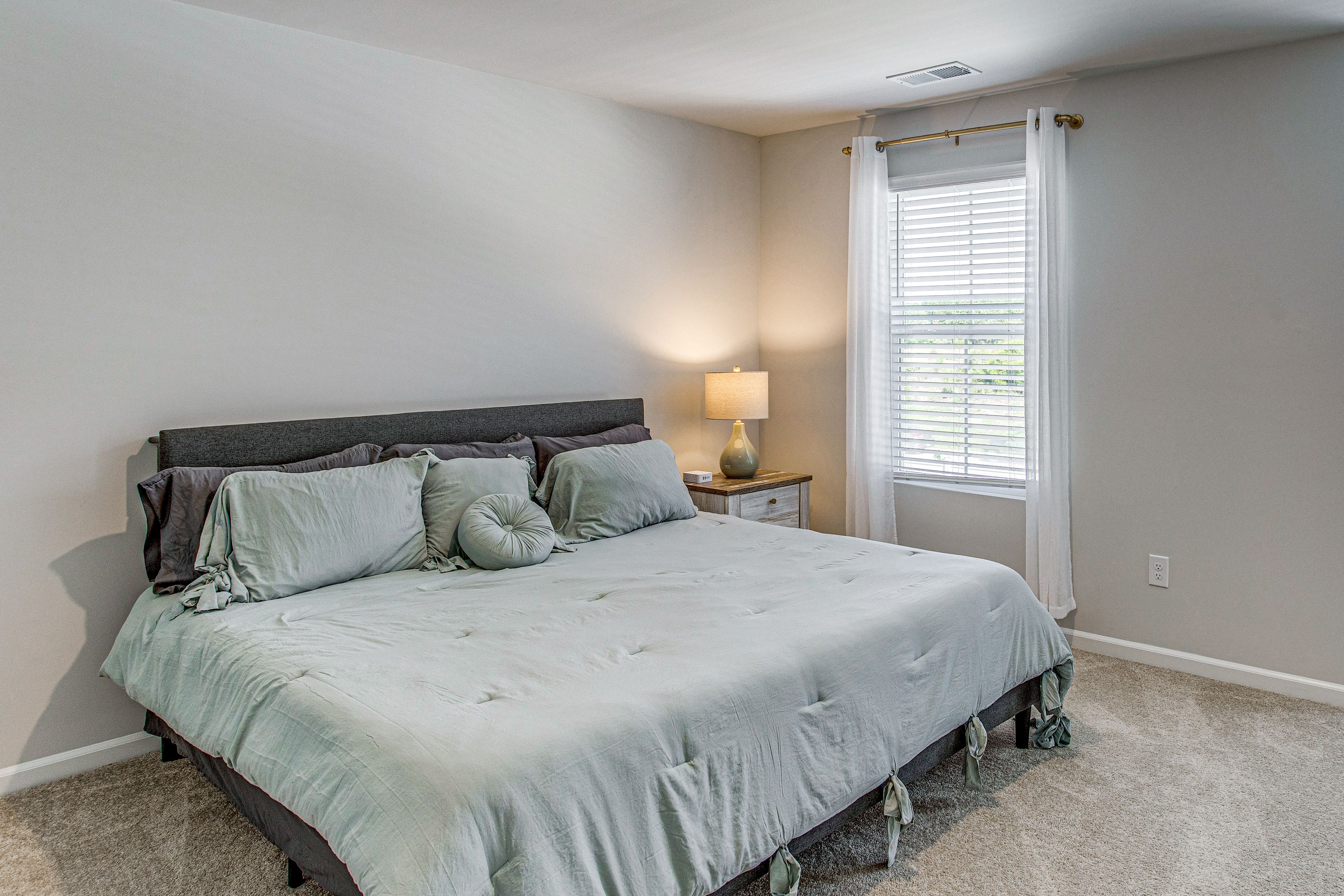 Bedroom 2 | King Bed