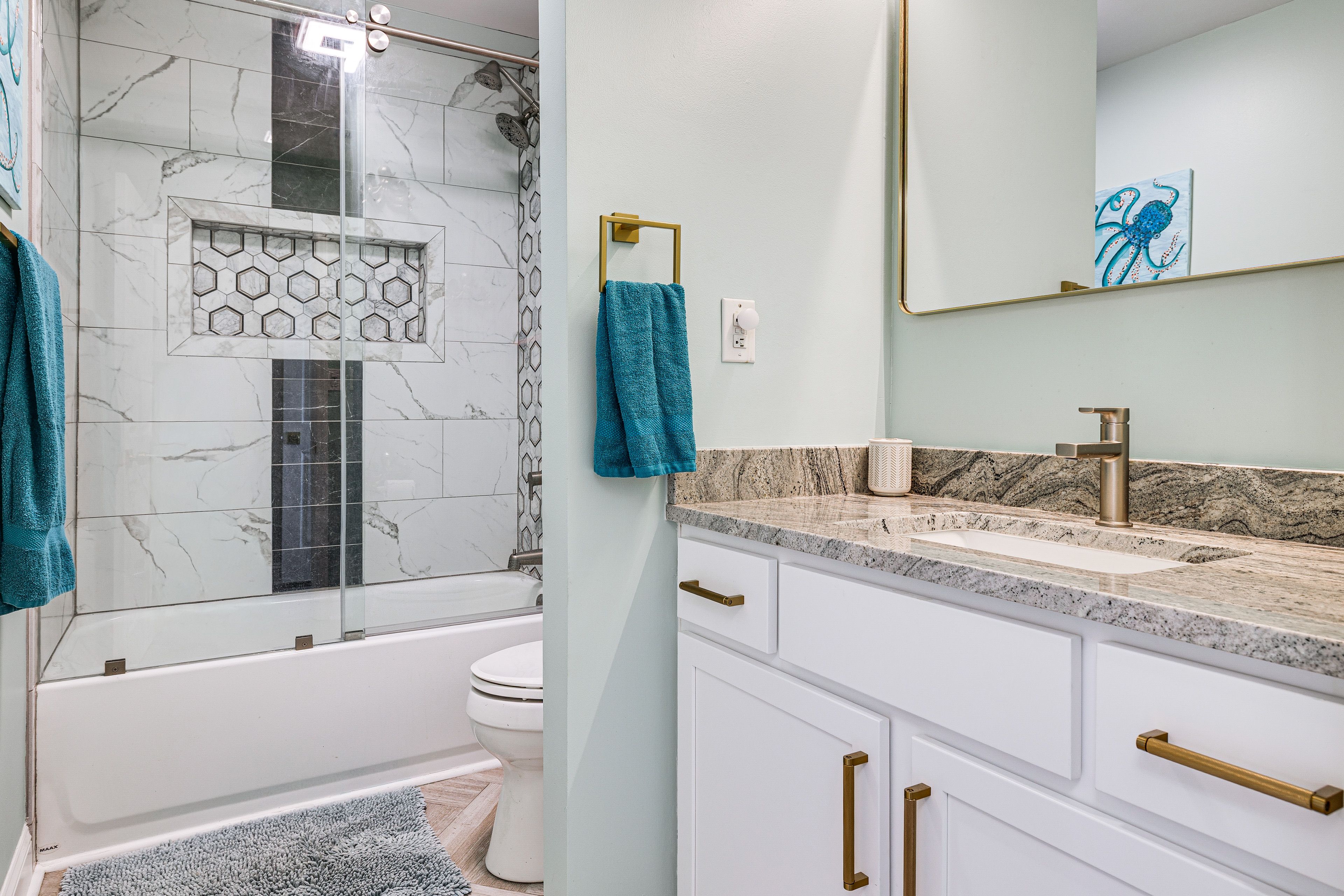 Bathroom | Main Level