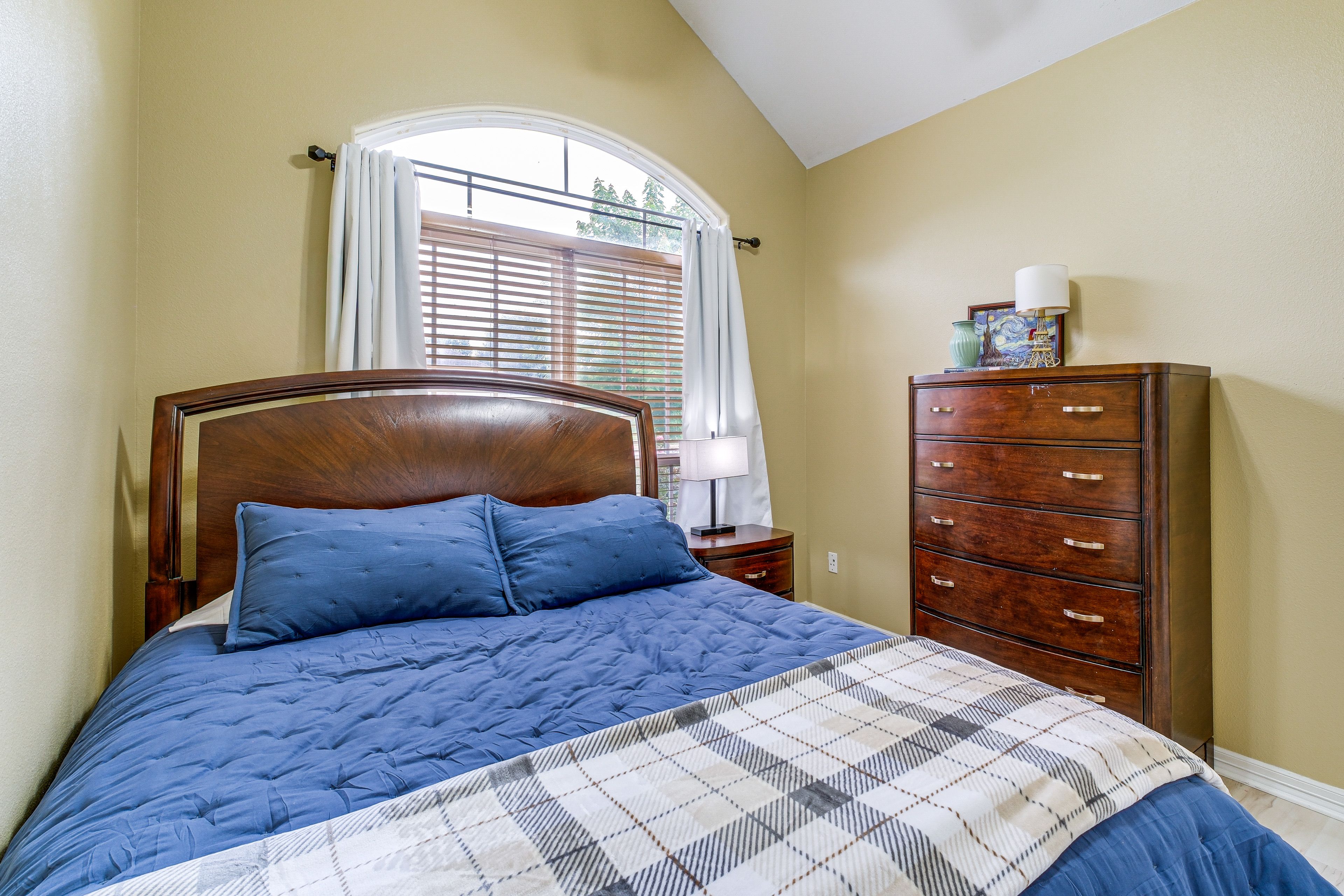 Bedroom 1 | 1st Floor | Queen Bed