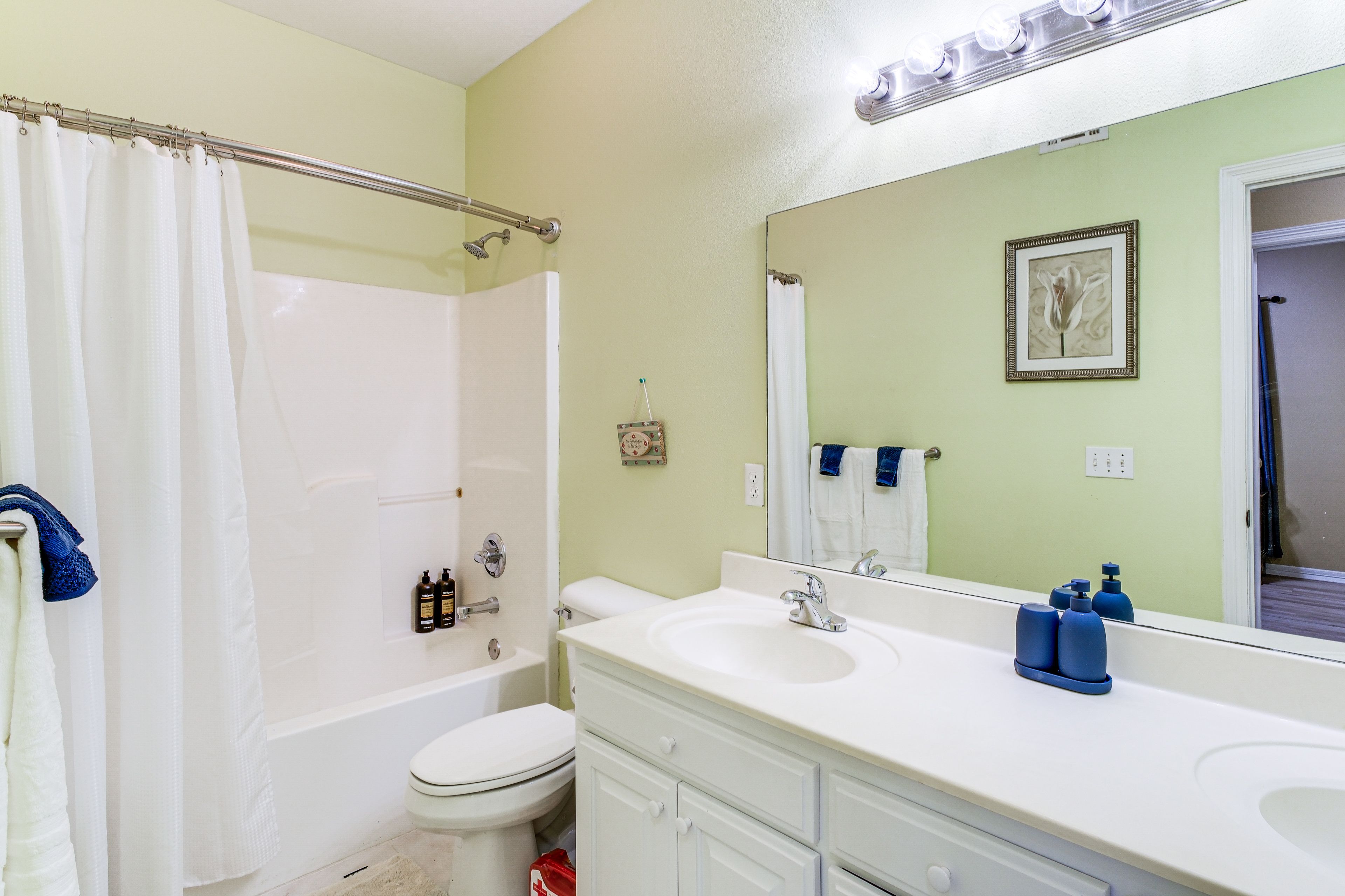Full Bathroom | 1st Floor