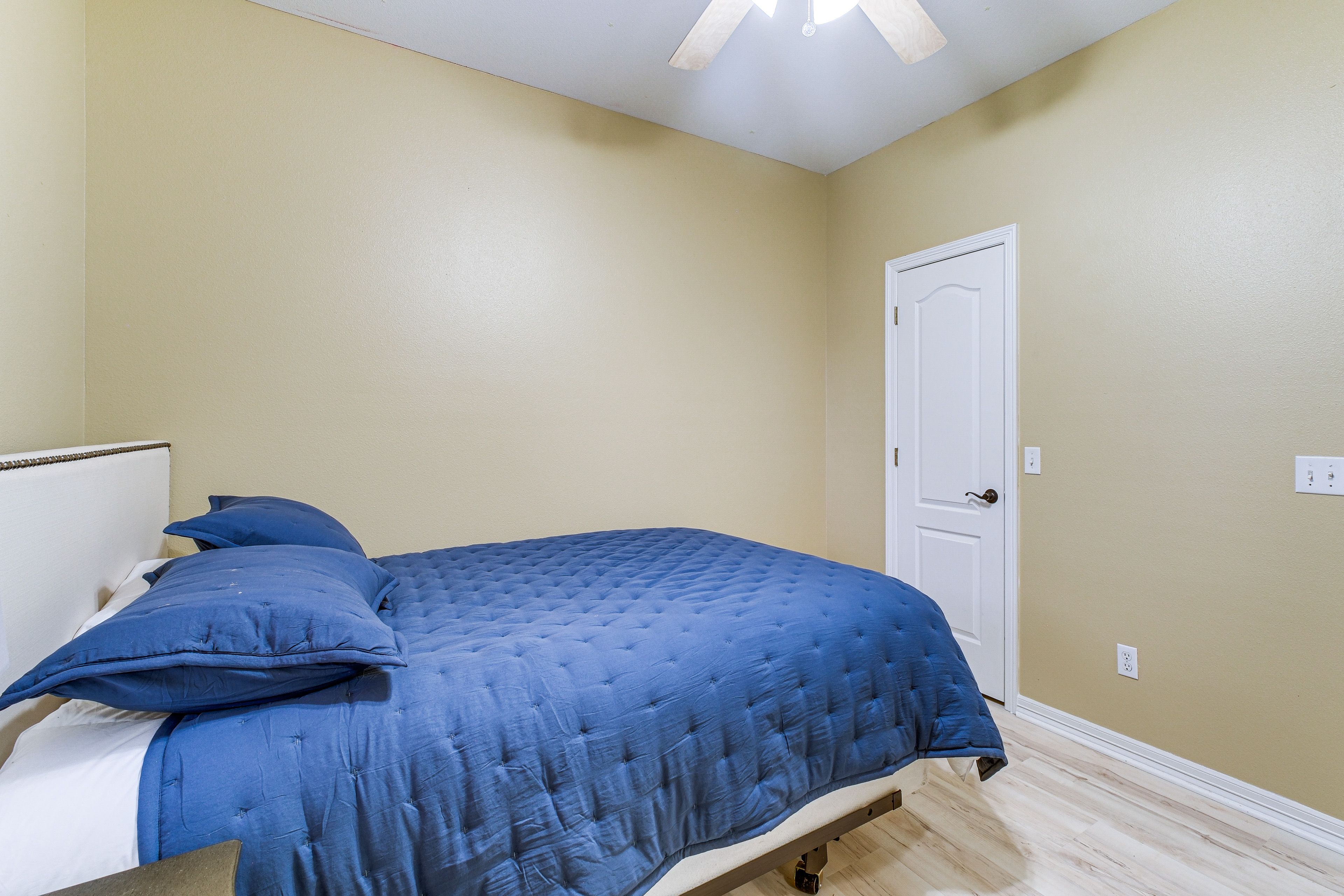 Bedroom 2 | 1st Floor | Queen Bed