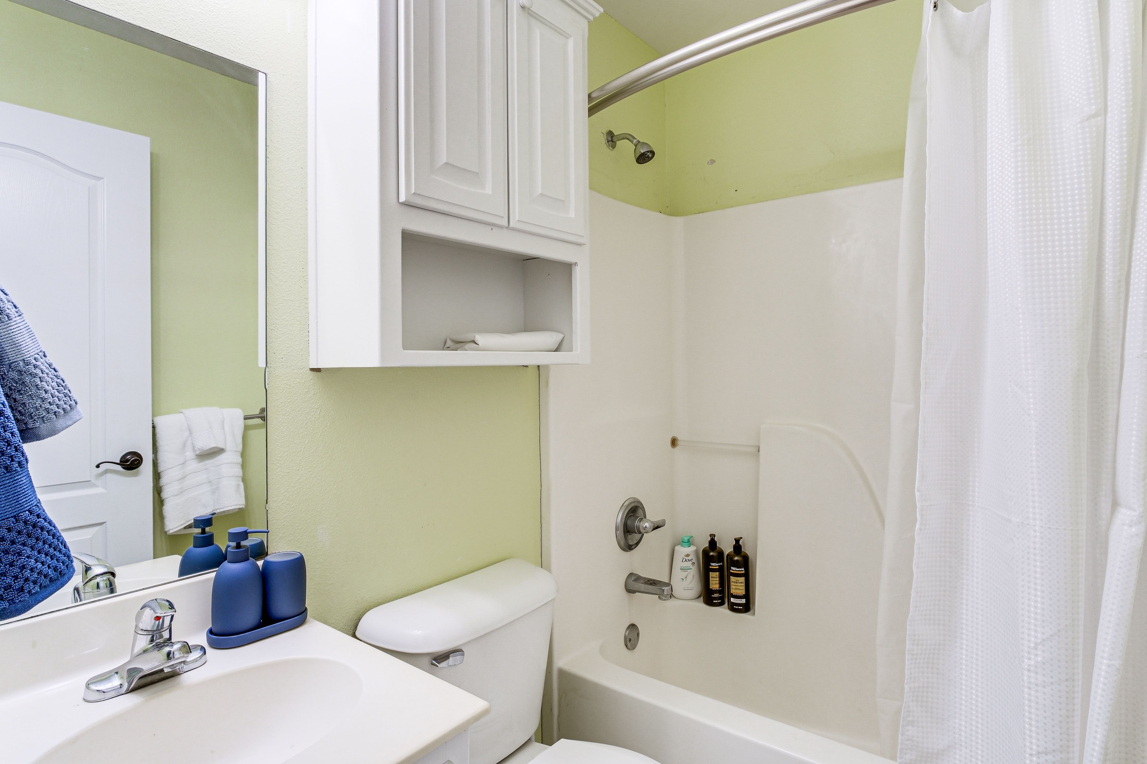 Full Bathroom | 2nd Floor