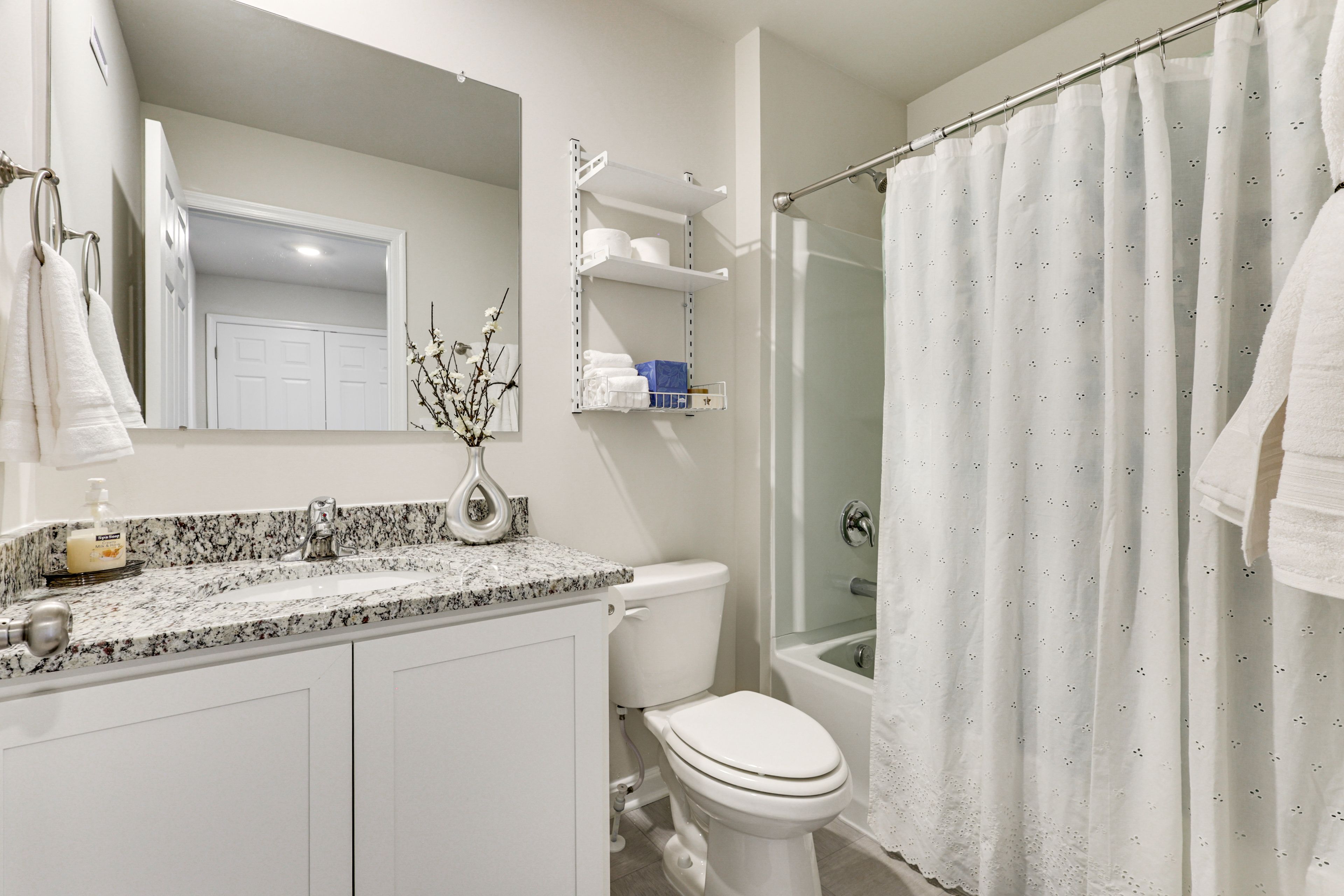 Bathroom | 2nd Floor