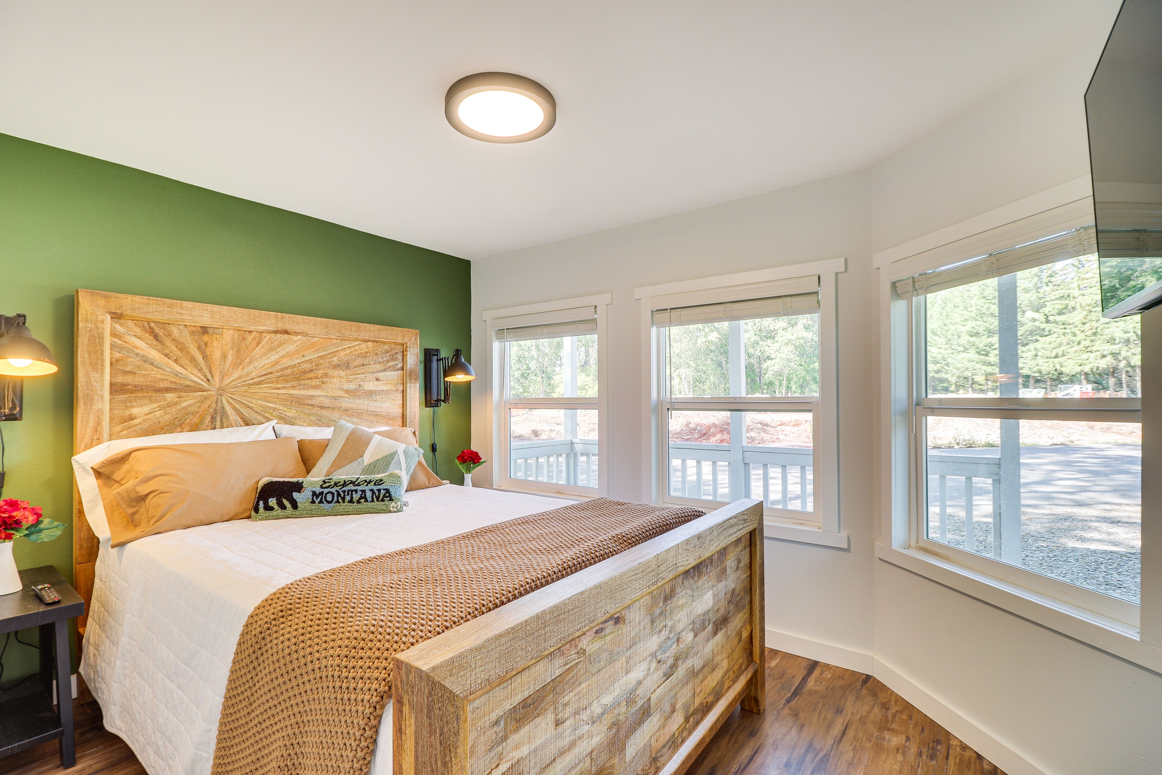 Bedroom 1 | Queen Bed