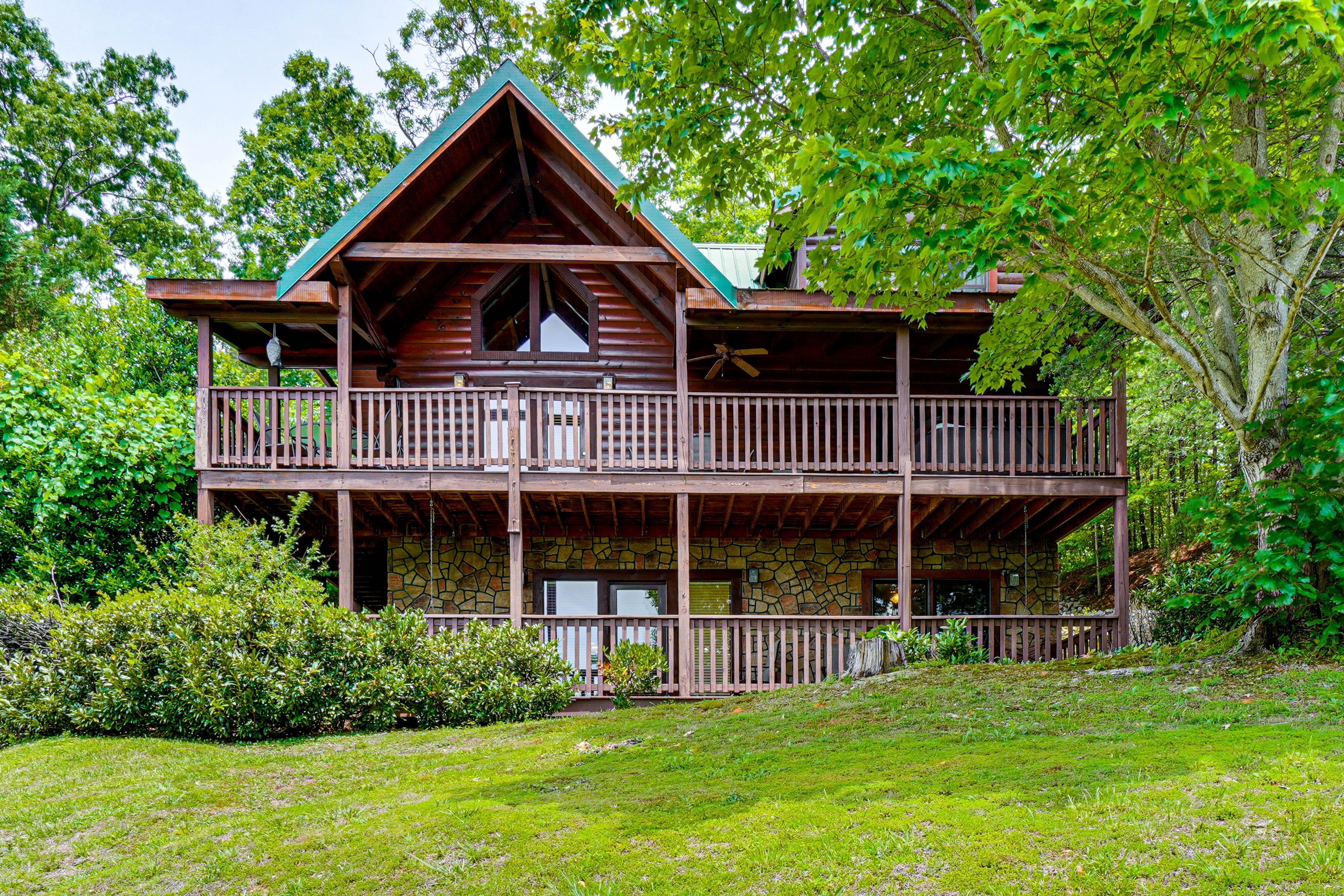 Gatlinburg Vacation Rental | 3BR | 3BA | 1,850 Sq Ft